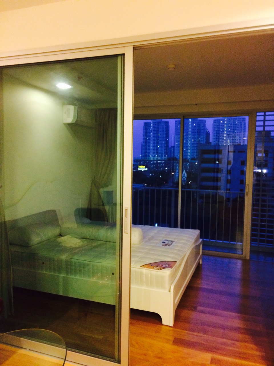 ให้เช่าคอนโด Abstracts Phahonyothin Park (แอ็บสแตร็กส์ พหลโยธิน พาร์ค ) 1 ห้องนอน เฟอร์นิเจอร์ครบ ค่าเช่า 17,000 /เดือน พื้นที่ 38 ตร.ม ชั้น 9 วิวสวน โครงการอยู่ พหลโยธิน (MRT พหลโยธิน)