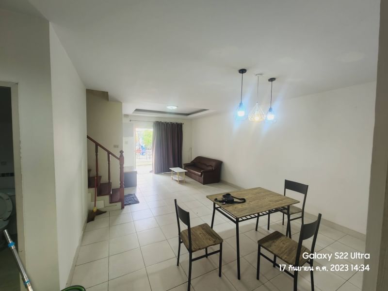 ขาย / ให้เช่า ทาวน์โฮม 2 ชั้น หมู่บ้านนิรันดร์วิลล์ 10 ถนนศรีวารีน้อย มีห้องนอน 3 ห้องนอนพร้อมเฟอร์นิเจอร์และแอร์