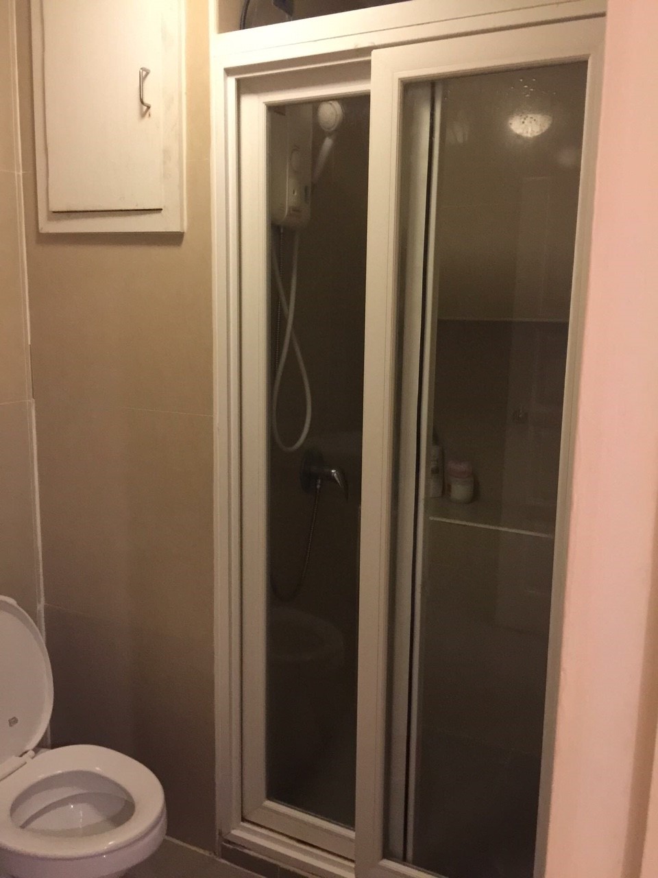 คอนโด แฮปปี้ ลิฟวิ่ง รัชดา 18 Happy Living Ratchada 18 ให้เช่า 2 ห้องนอน 2 ห้องน้ำ 1 ห้องรับแขก 1ห้องครัว เนื้อที่ 67ตรม.