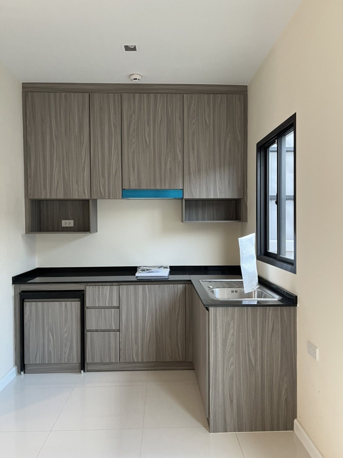 ให้เช่า ไอเจ้นท์ พัฒนาการ EIGEN Pattanakarn ซอยพัฒนาการ 99 (เข้าซอย 100 เมตร) Smart townhome ใหม่ หลังใหญ่ แบบ Simpli ติดถนนเมนหน้าโครงการ 15 เมตร