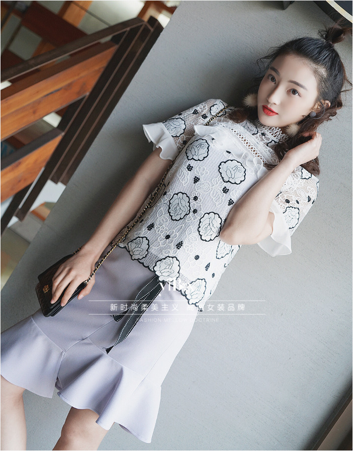 เสื้อลูกไม้สีขาวลายดอกไม้ สวยหวาน น่ารักสไตล์เกาหลี