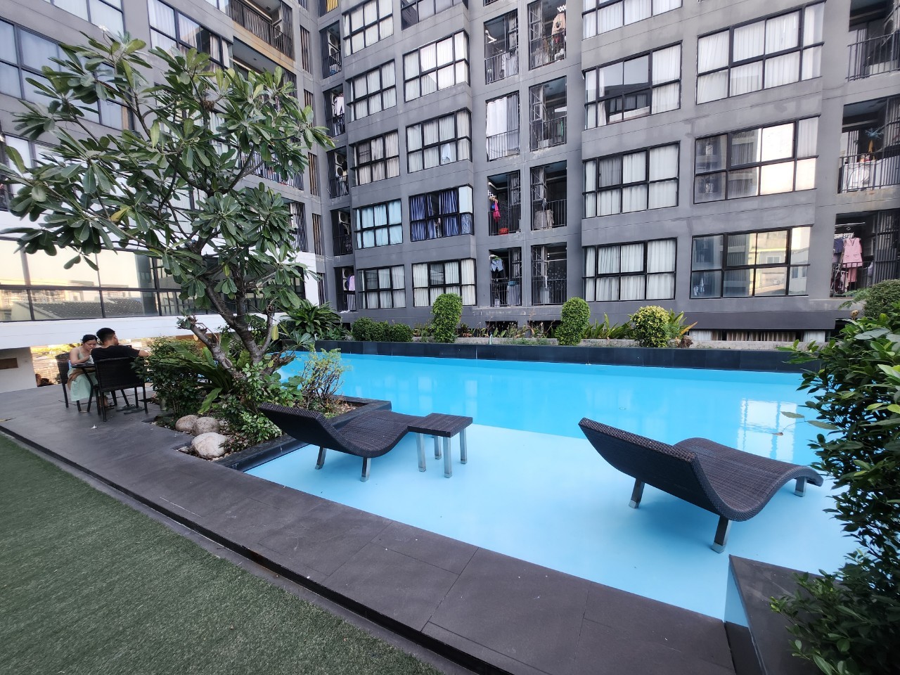 ขายคอนโด The Green Condo 3 เดอะ กรีน คอนโด 3 เฟส : 3 ชั้น: 7 แบบ 1 ห้องนอน 1 ห้องน้ำ 1 ห้องนั่งเล่นและ 1 ห้องครัว ขนาด 31.5 ตารางเมตร