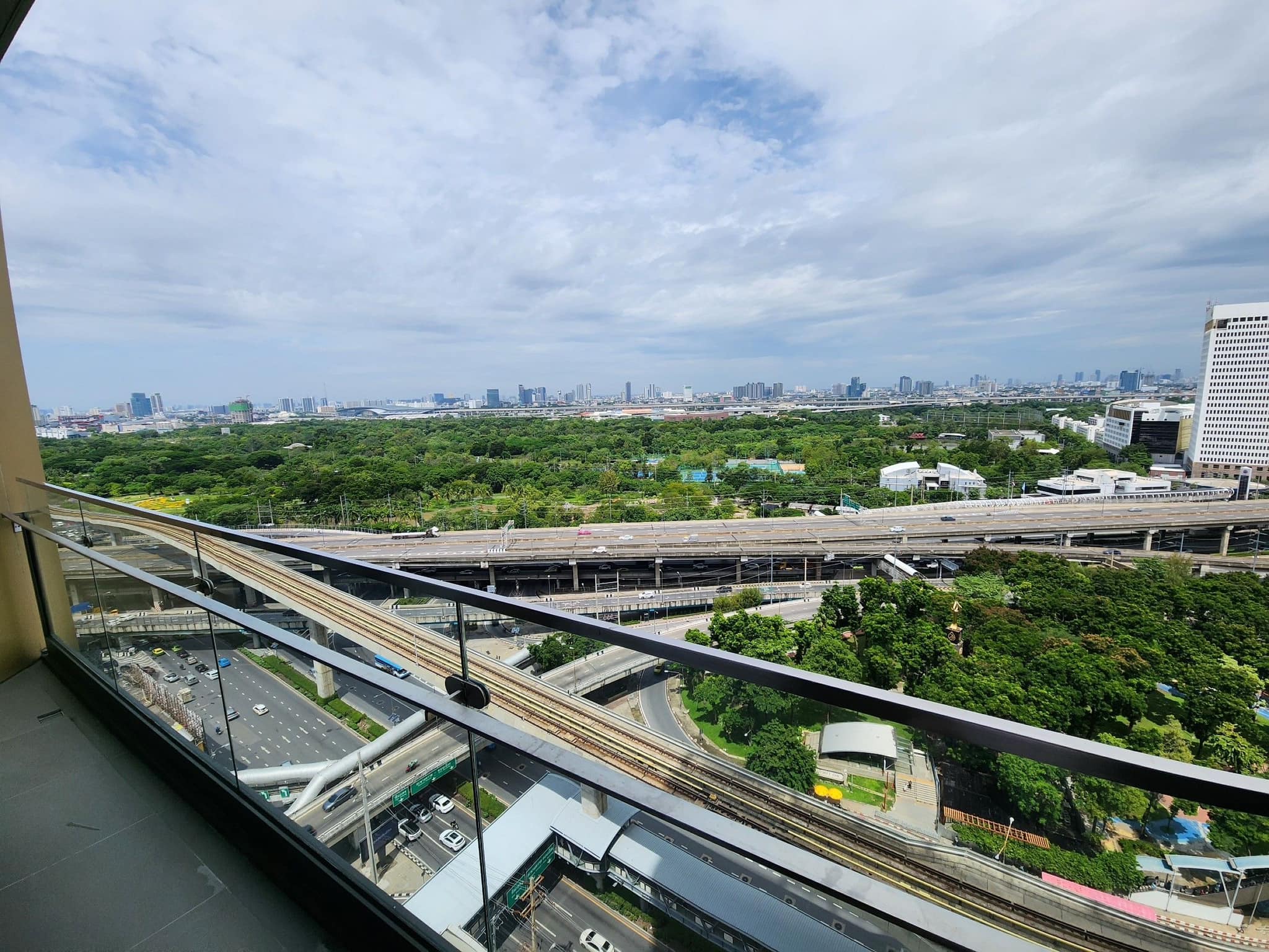 Condo for rent (Ready to move in immedately) / คอนโดให้เช่าพร้อมเข้าอยู่ทันที โครงการ The Crest Park Residences (เดอะ เครสท์ พาร์ค เรสซิเดนซ์)