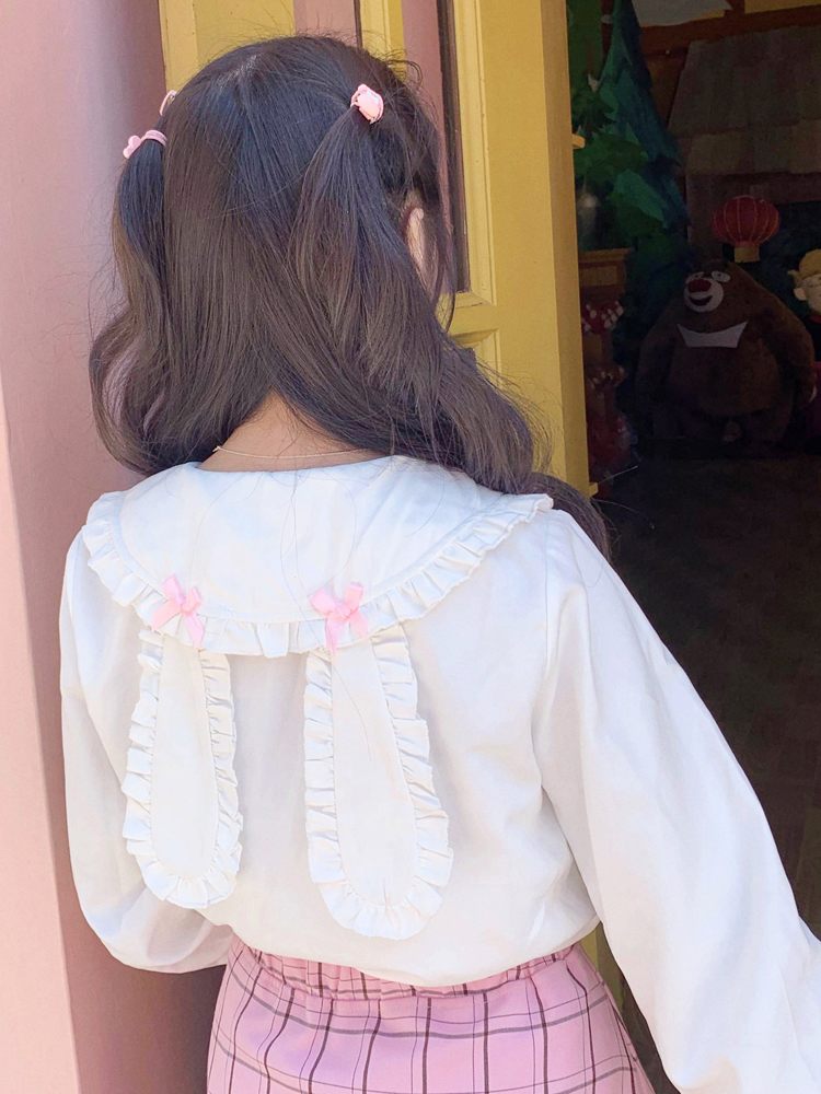 พรีออเดอร์ : เสื้อเชิ๊ตแฟชั่นสไตล์ญี่ปุ่น สีขาวแขนยาว ด้านหลังแต่งปกหูกระต่ายน่ารักๆ