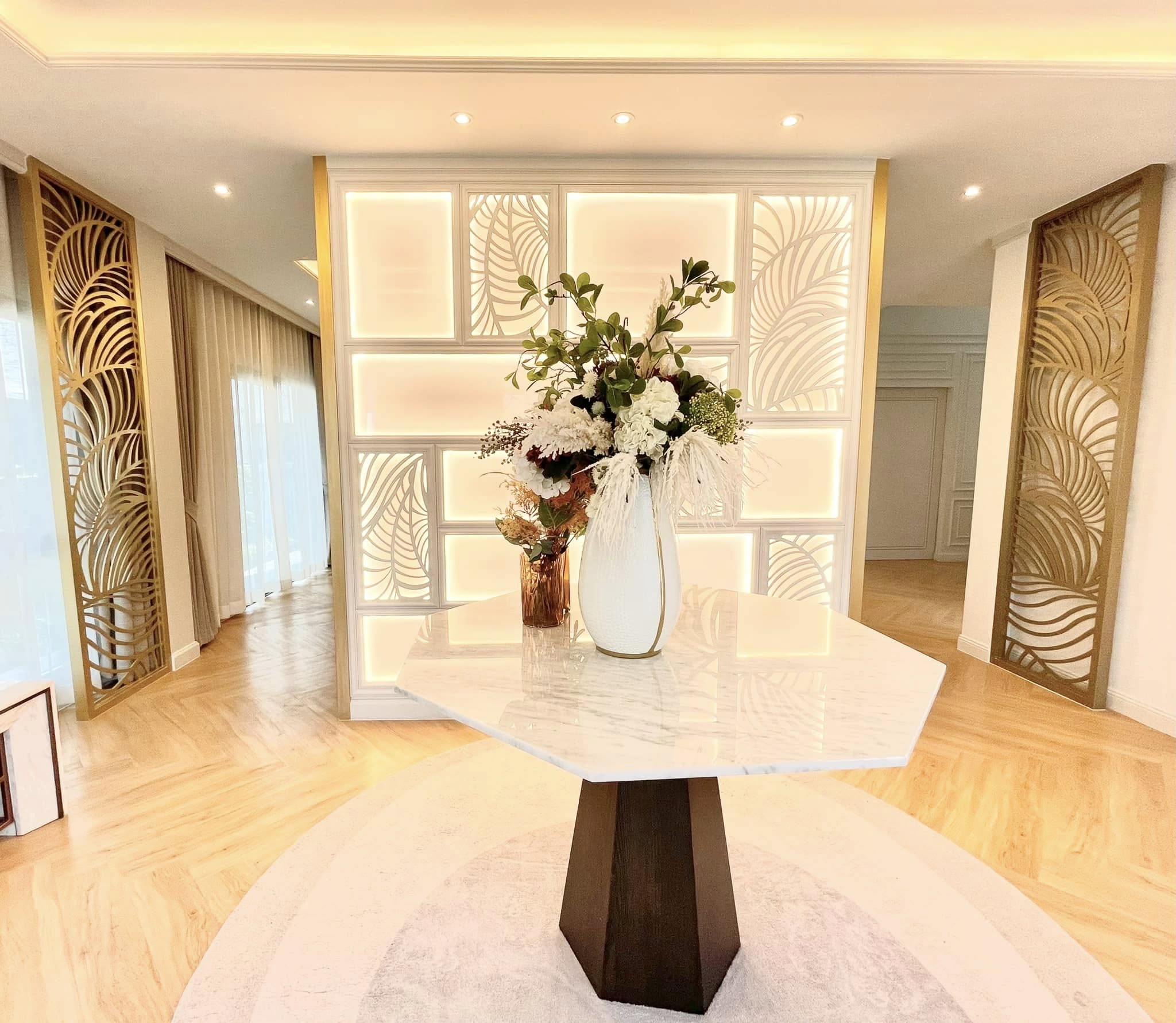 ให้เช่าบ้านเดี่ยว 2 ชั้น หมู่บ้าน THE CITY บางนา ✨ทำเลทอง✨ใกล้Mega Bangna และโรงเรียนนานาชาติชั้นนำ ห้องนอน : 6 ห้องนอน (รวมห้องแม่บ้าน) ห้องน้ำ : 7