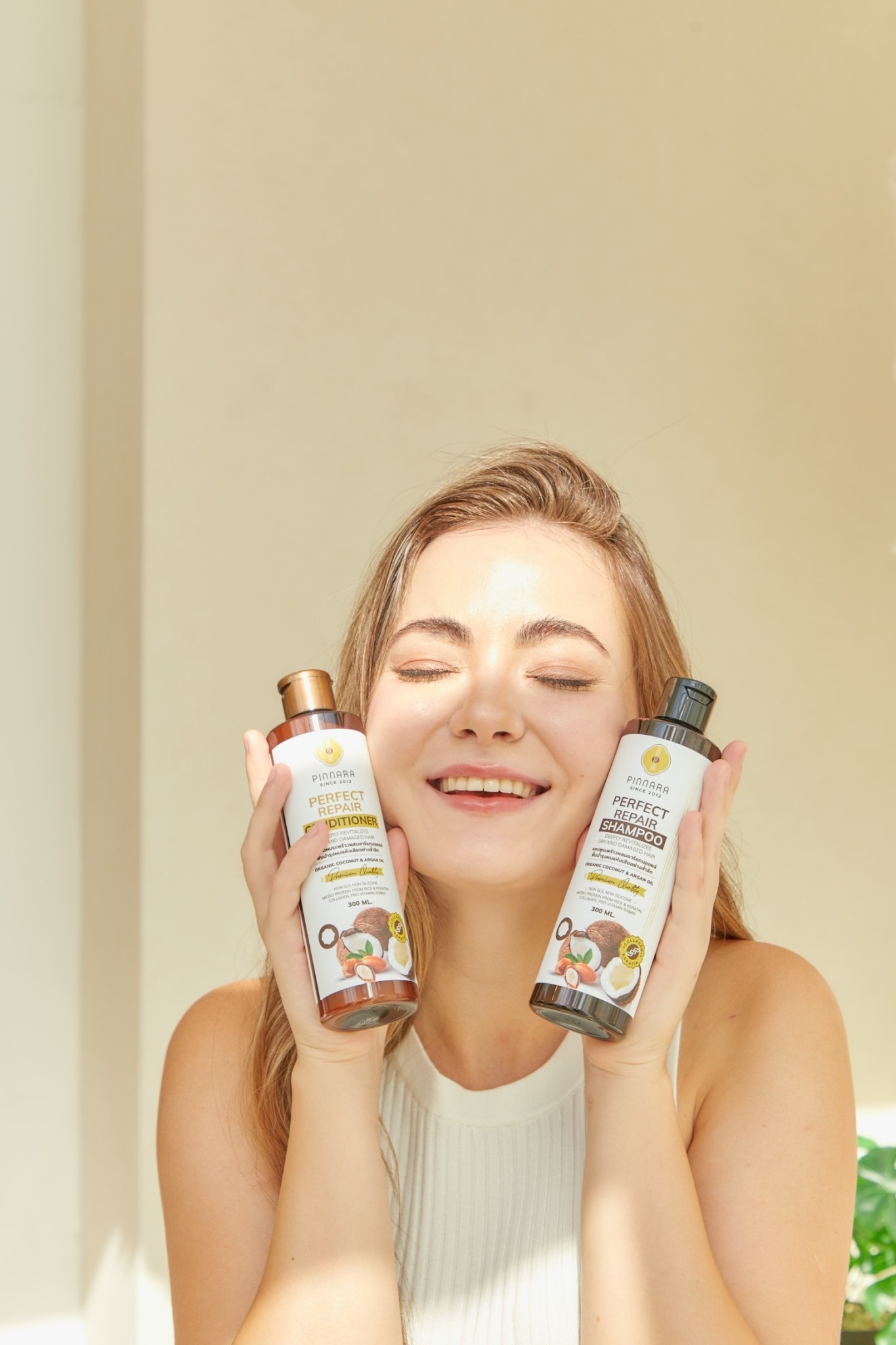 แชมพู & ครีมนวด มะพร้าวผสมอาร์แกนออยล์ พิณนารา 300ML.