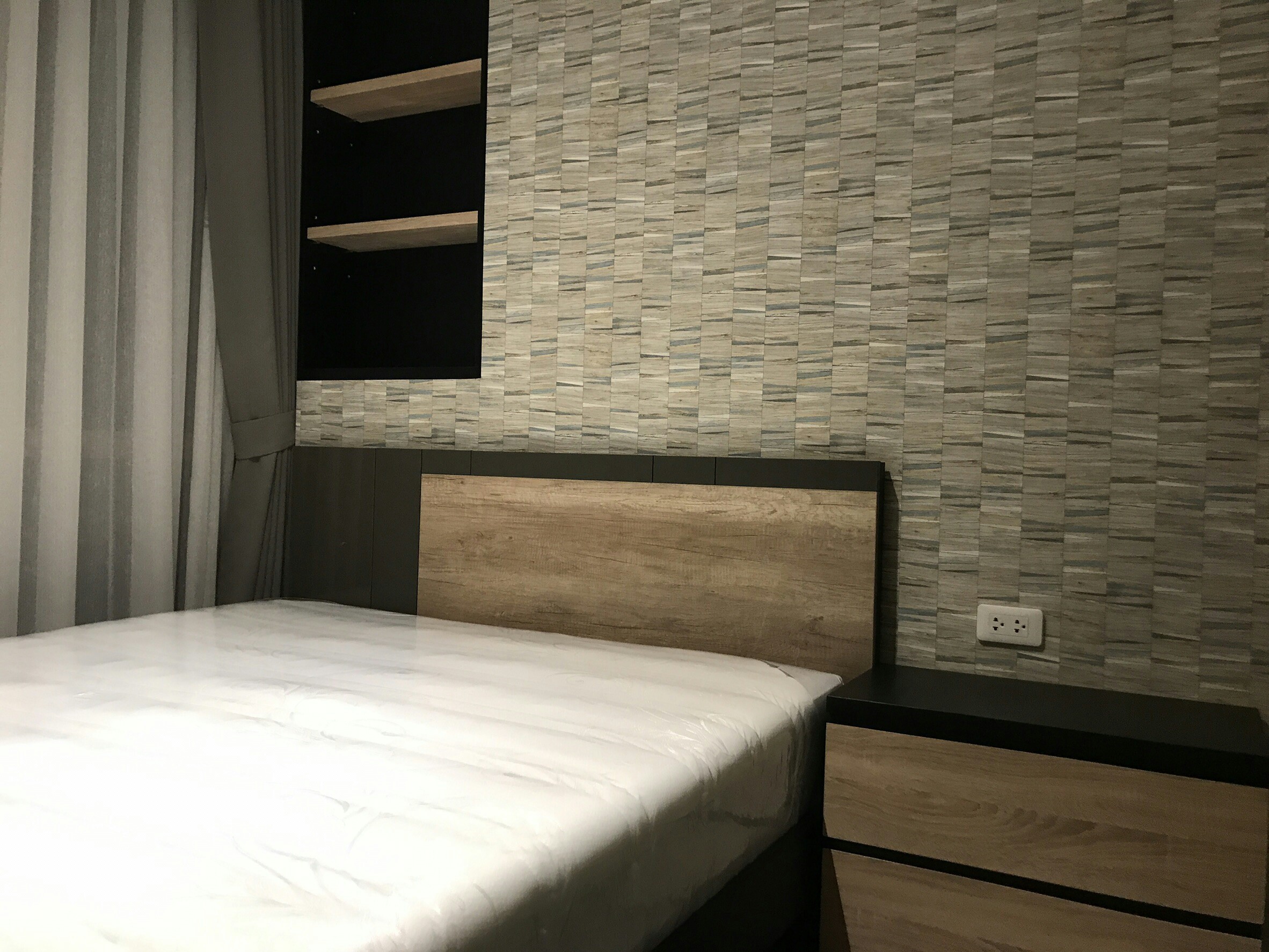 รหัสทรัพย์ 56336 The Lofts Ekkamai (เดอะ ล็อฟท์ เอกมัย) 2 ห้องนอน 1 ห้องน้ำ (ห้องมุม)ขนาด 61 ตรม.ชั้น 8 (ห้อง 809 ) ตกแต่งครบพร้อมอยู่