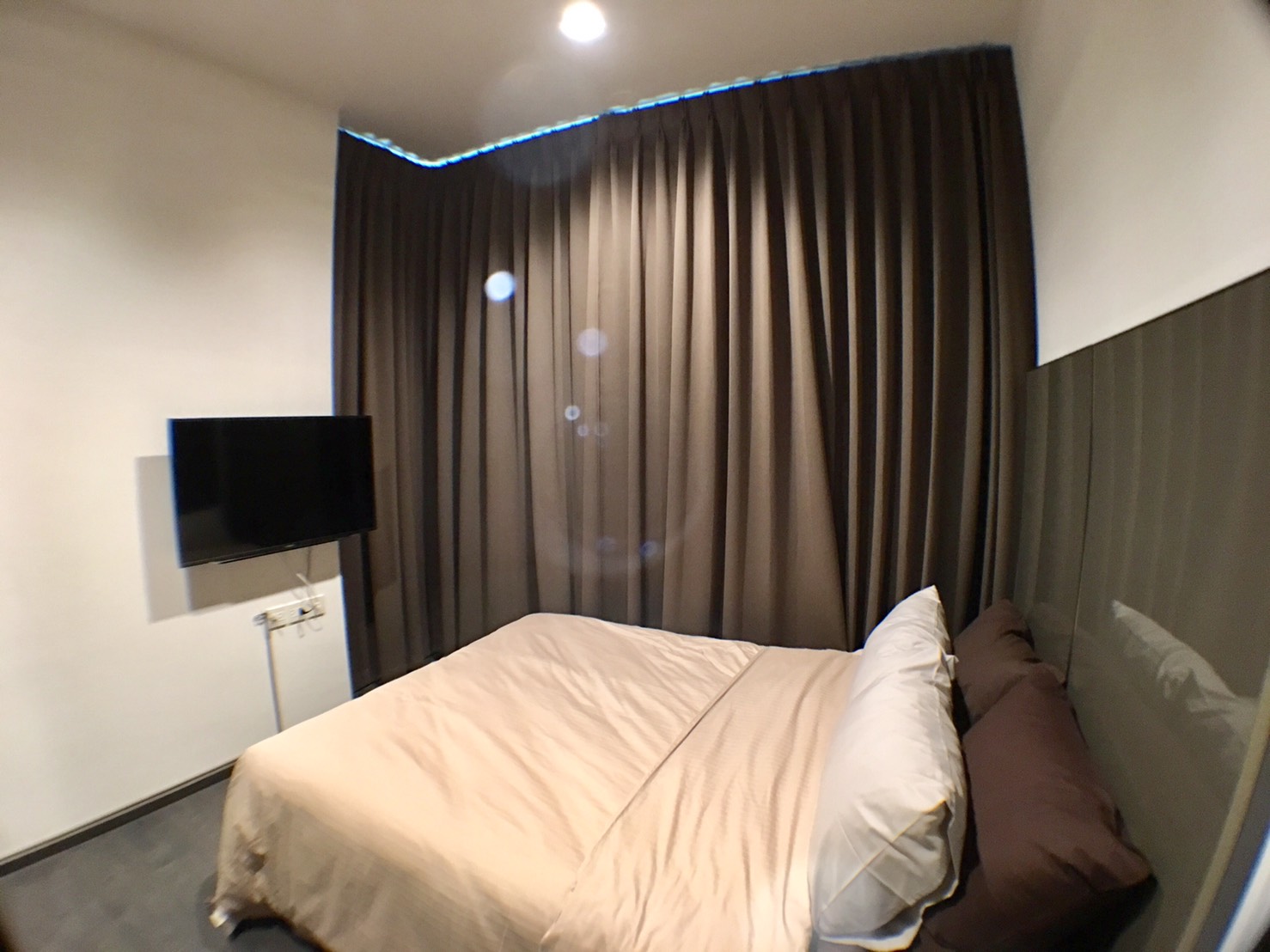 ให้เช่าคอนโด EDGE SUKHUMVIT 23 ( เอดจ์ สุขุมวิท 23 ) รายละเอียดดังนี้ 1 ห้องนอน 1 ห้องน้ำ ห้อง 010513