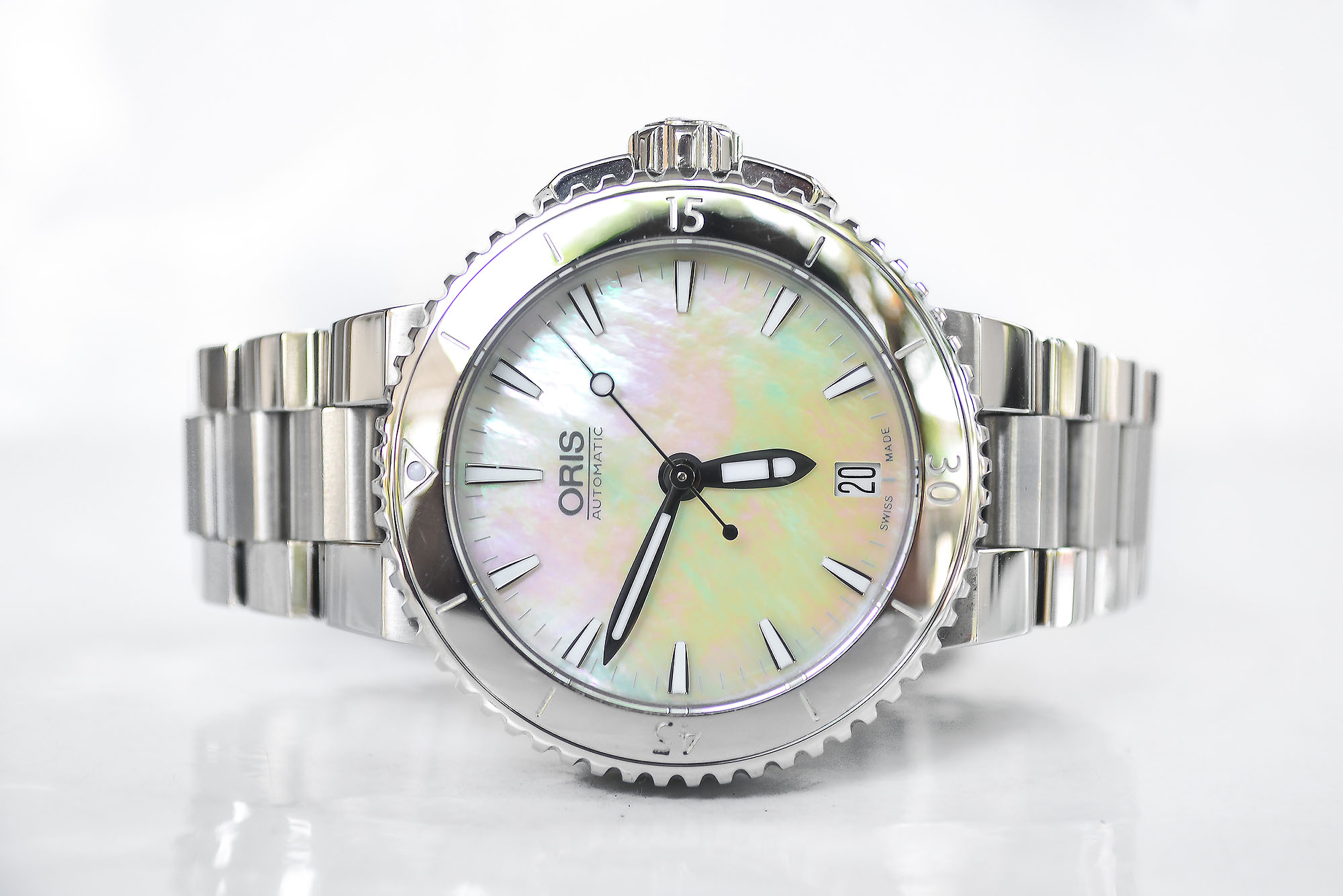 Oris Aquis Date Auto หน้ามุก กล่องใบครบ (Sold)