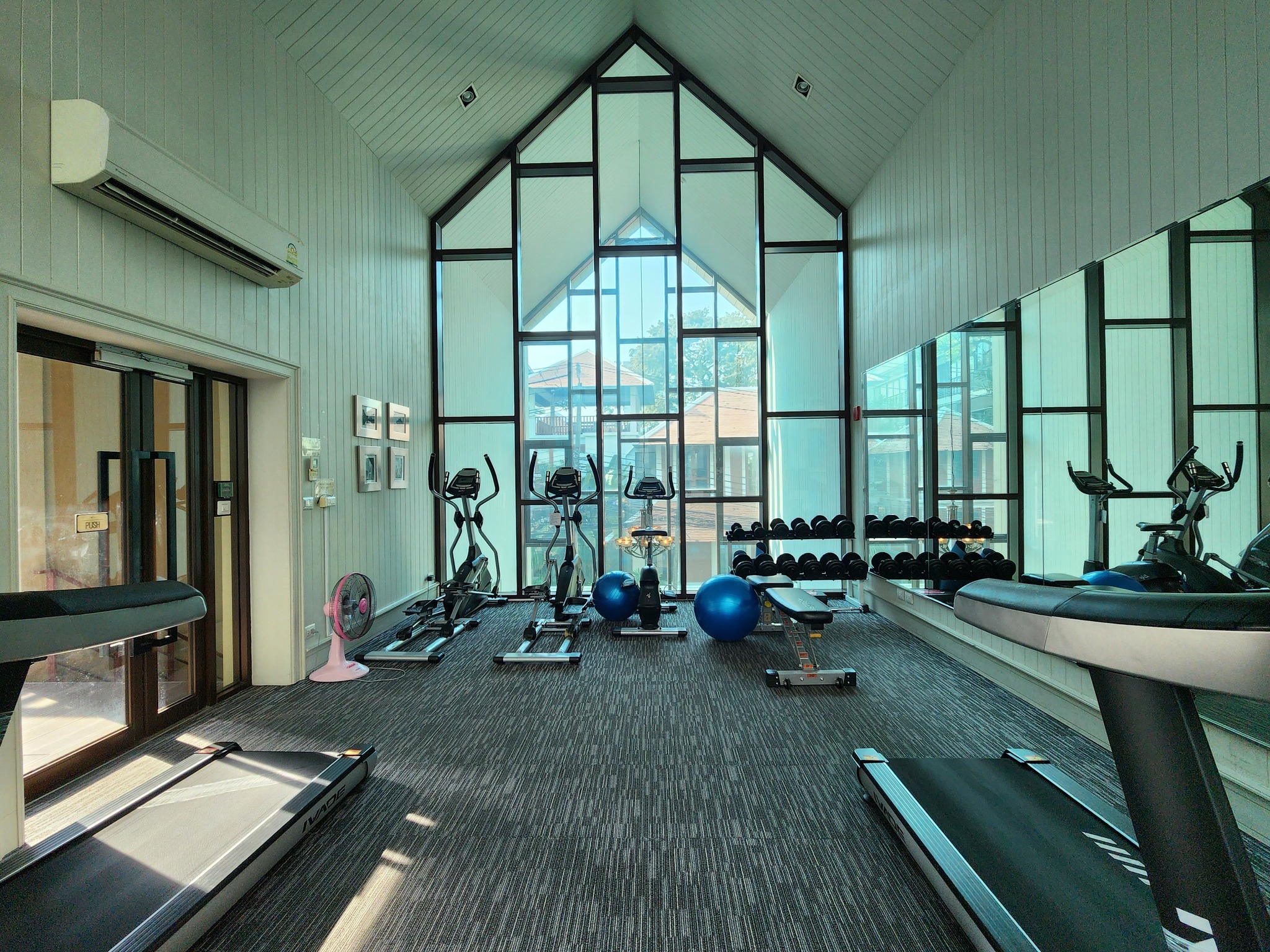 ให้เช่าคอนโด 1 ห้องนอน 1 ห้องน้ำ ขนาด 29 ตรม ชั้น 6 ทิศตะวันตก 18,000 บาท/เดือน สัญญาเช่าอย่างน้อย 1 ปี