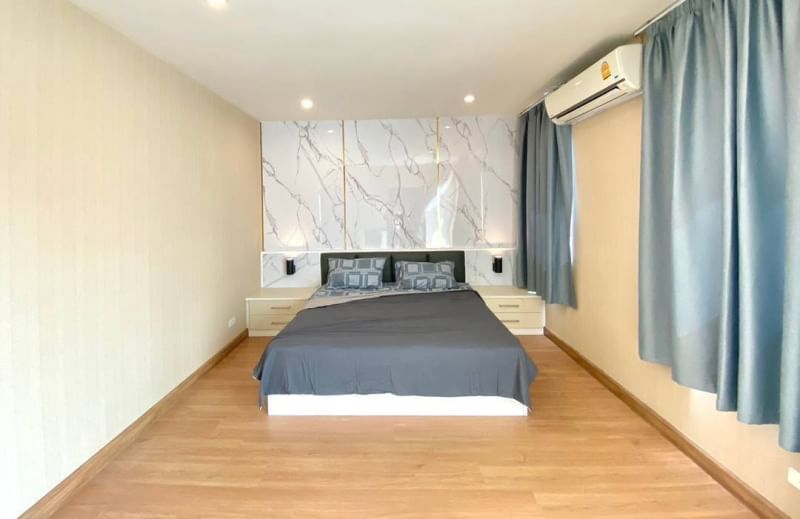 พร้อมอยู่ ให้เช่าบ้านเดี่ยวรีโนเวทใหม่ ราคา95,000 บาท ต่อเดือน Passorn Prestige Pattanakarn 38 : ภัสสร เพรจทีส พัฒนาการ 38 ทำเลดี เข้าออกได้หลายทาง