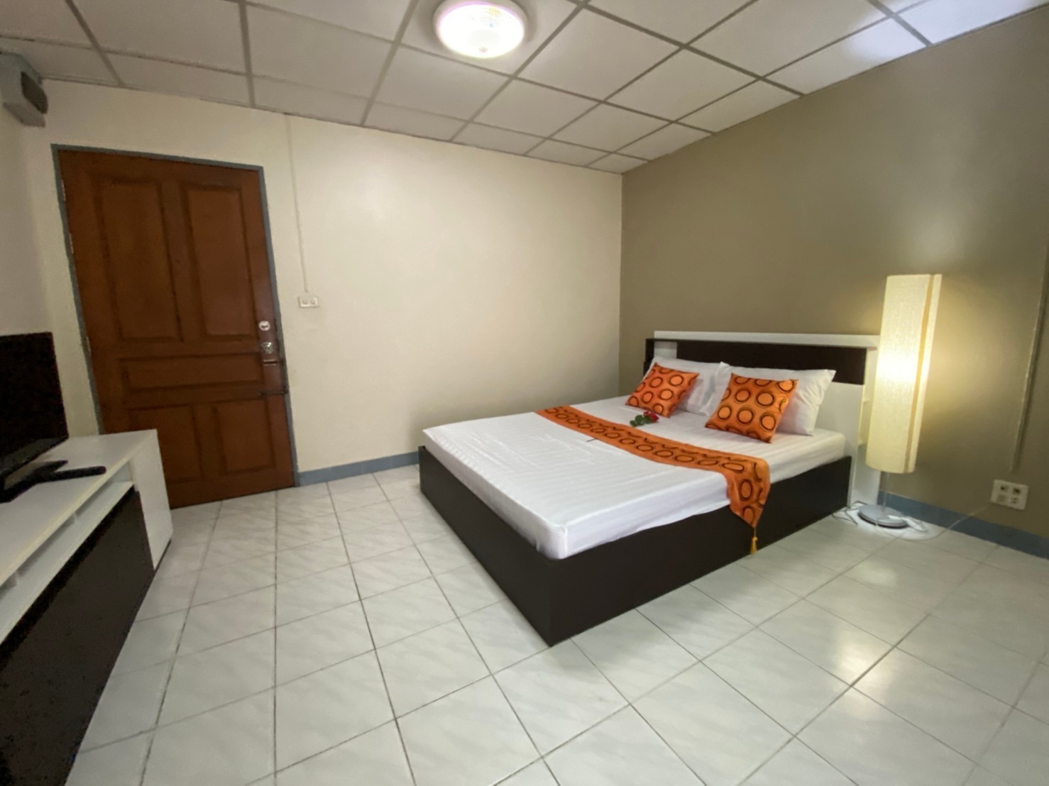 ให้เช่า คอนโดติดถนนพระราม 4 ห่างBTSเอกมัย 900เมตร Baan Kluai Nam Thai (บ้านกล้วยน้ำไท) ห้องสตูดิโอ 1 ห้องน้ำ