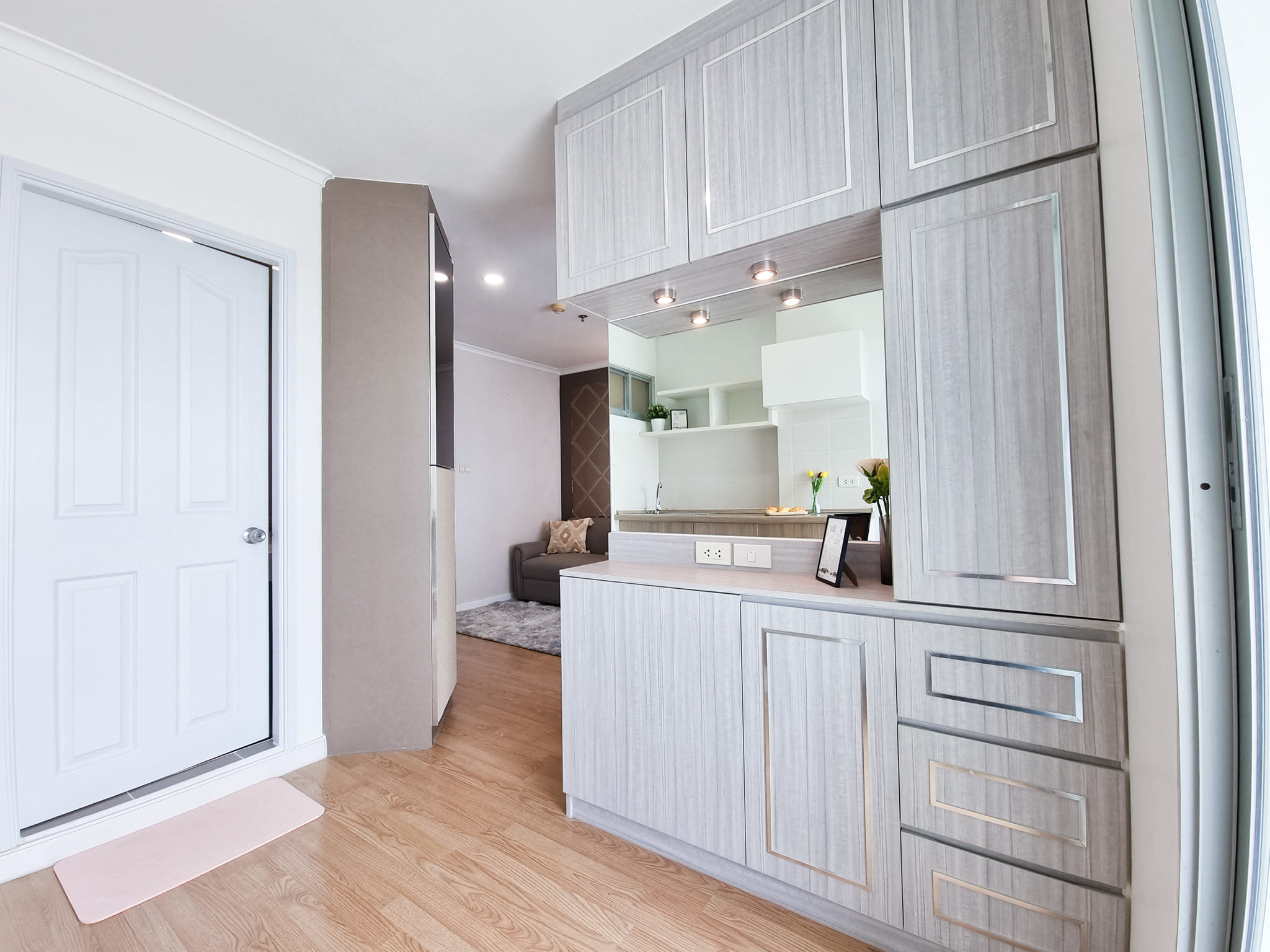 ขายคอนโด Lumpini Ville Latphrao - Chokchai 4 (ลุมพินี วิลล์ ลาดพร้าว - โชคชัย 4) 1 ห้องนอน 1 ห้องน้ำ ขนาด 28 ตร.ม.