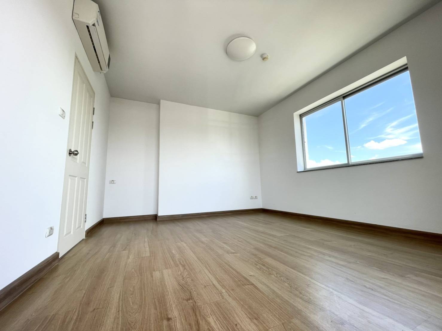 ขาย คอนโด ศุภาลัย ปาร์ค รัชโยธิน Supalai Park Ratchayothin ชั้น 24 ห้องมุม แบบ 2 ห้องนอน