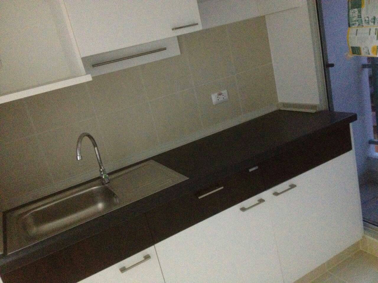 ให้เช่า/ขาย Condo Supalai Park Asoke-Ratchada ห้อง studio ชั้น 7 พื้นที่ 34 ตร.ม เช่า 12500 / เดือน ขาย 2.55 ล้าน วิวถนนพระราม 9 พร้อมเฟอร์นิเจอร์