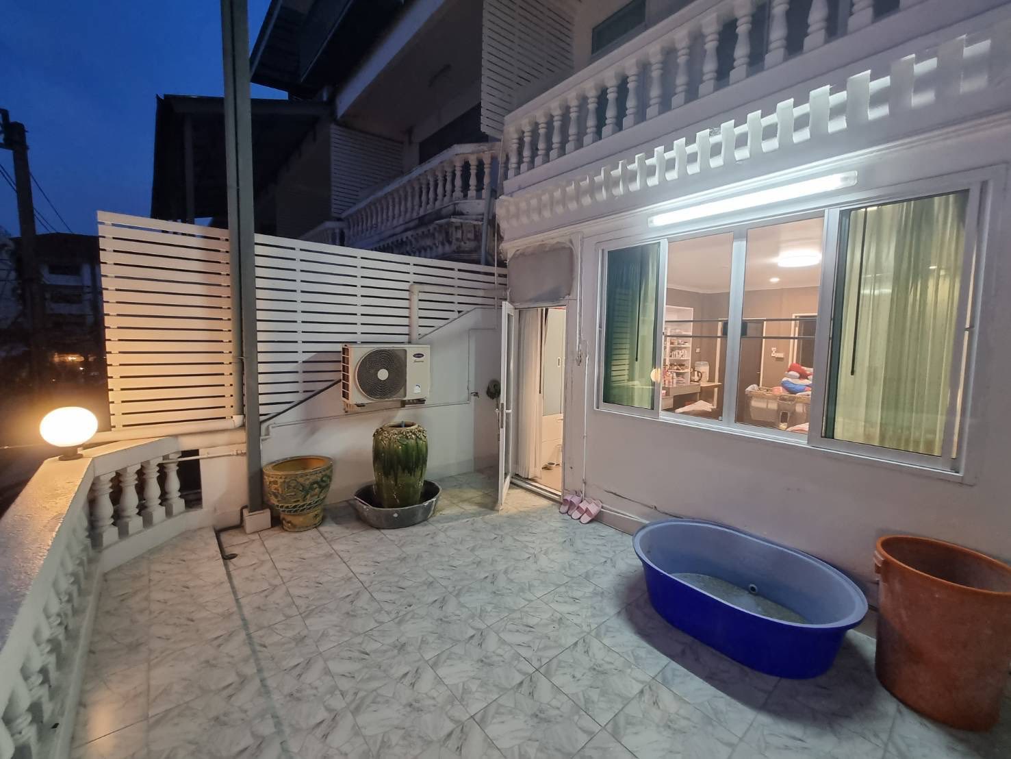 ปล่อยเช่าพร้อมขาย บ้านเดี่ยว 4 ชั้น ย่านสุทธิสาร 📍 ทำเลทอง! ห่าง MRT สุทธิสารเพียง 450 เมตร เดินสบาย