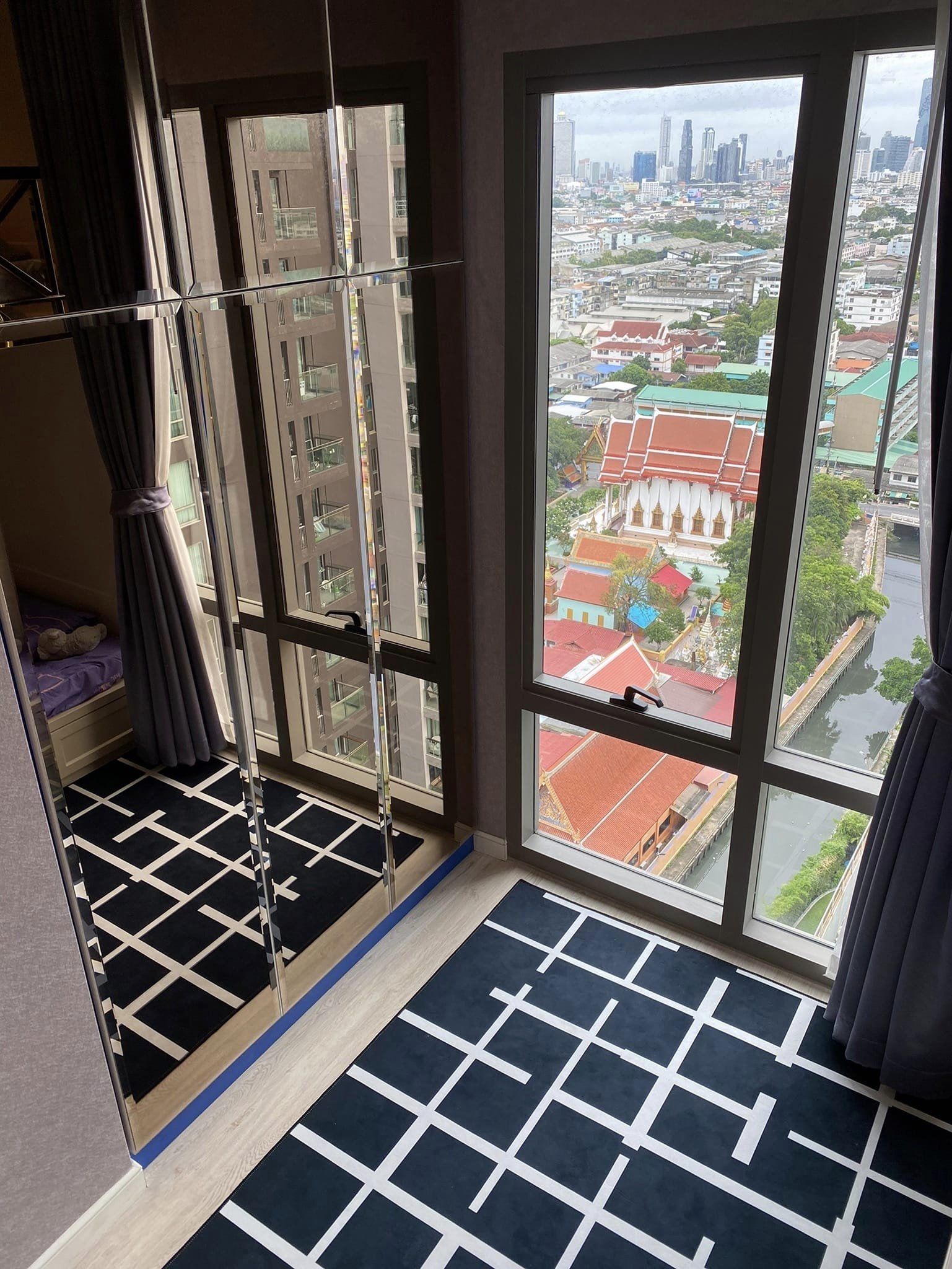 ขายคอนโด สตาร์ วิว พระราม3 ริมแม่น้ำ ชั้น 20 ขายราคา 9,900,000 บาท ห้องใหม่มาก ทำเสร็จแล้วแต่ไม่ได้อยู่ น่าอยู่มาก เรื่องวิวสวย ขนาด 77 ตรม 2 ห้องนอน