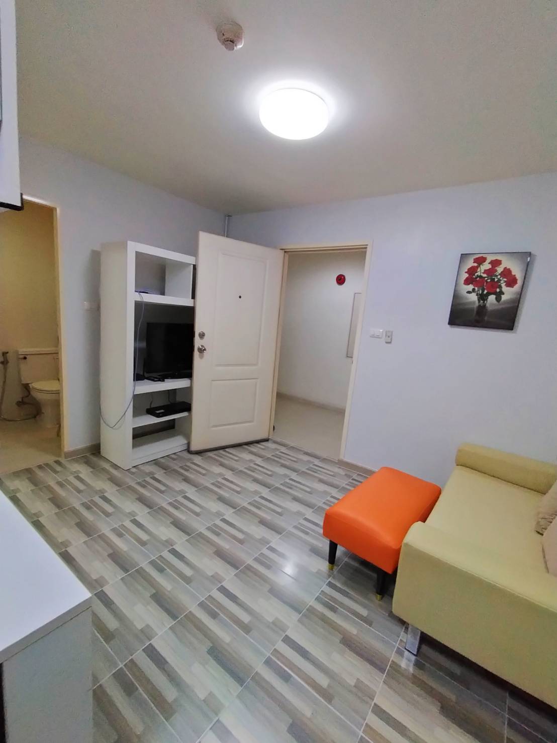 ให้เช่า iCondo Serithai Green Space (ไอคอนโด เสรีไทย กรีนสเปซ) ตั้งอยู่หน้าถนนเสรีไทย ระหว่างเสรีไทย43-45 ห้องทำใหม่เอี่ยม สวยจนหลงรัก