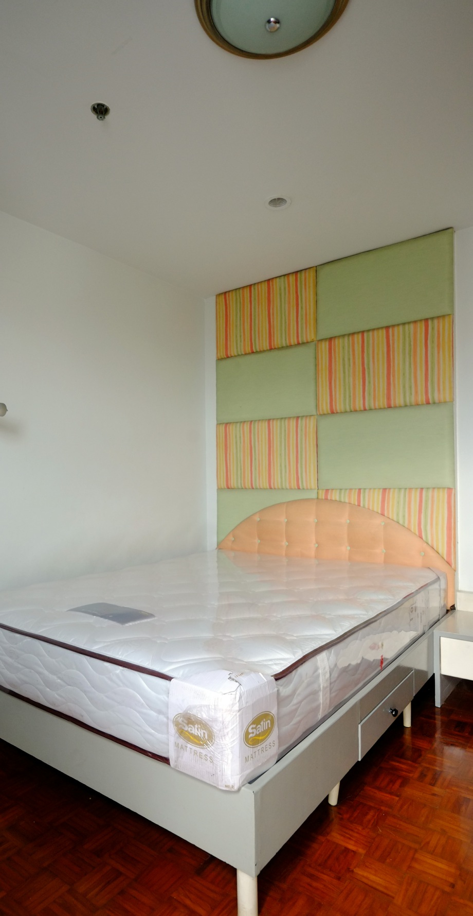 ให้เช่าคอนโด silom suite (สีลม สวิท คอนโด) พื้นที่ 80 ตรม . 2 ห้องนอน 1 ห้องน้ำ ชั้น 25 หันหน้าตะวันออก ห้องมุม วิว แม่น้ำ ( ห้อง183/25 ) ราคา 25,000 บาทต่อเดือน