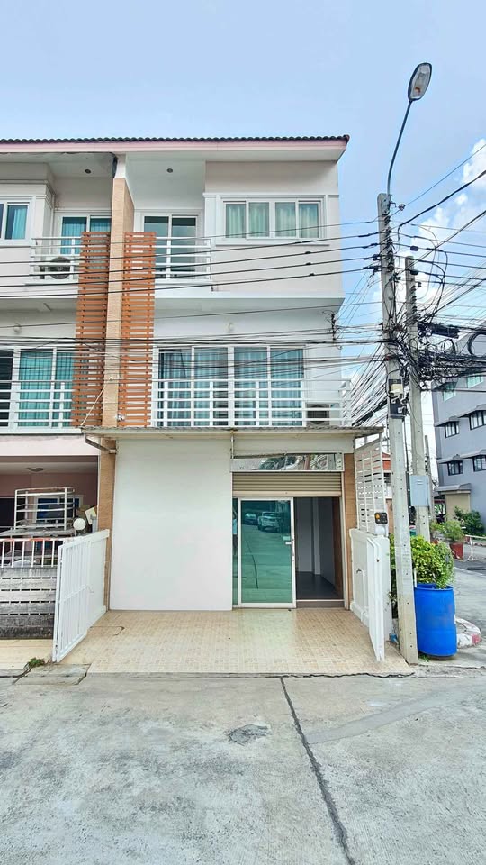 ให้เช่าบ้านโฮมอินทาวน์ พหลโยธิน 73 (Home In Town Phahonyothin 73)