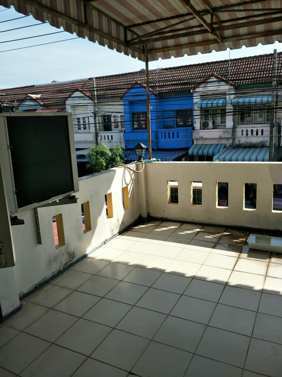 ขายทาวน์เฮ้าส์ 2 ชั้น ซื้อบ้านมีเงินทอน โครงการหมู่บ้าน คัทลิยา วิลล์ ลำลูกกา คลอง 3 — ติดถนนใหญ่ ไม่ต้องเข้าซอยย่อย