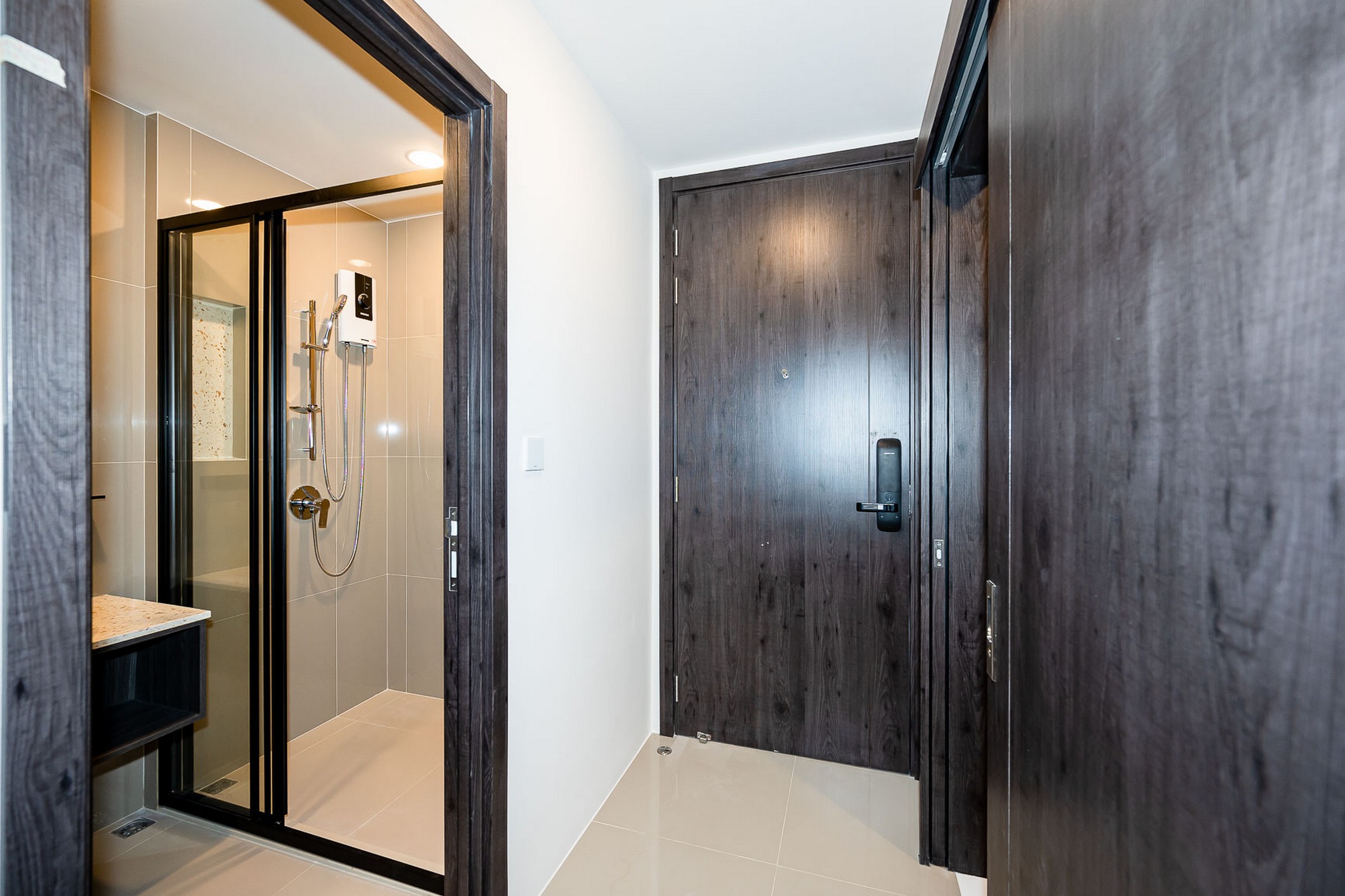 ให้คอนโด XT Huaikhwang (เอ็กซ์ที ห้วยขวาง) 1-2 ห้องนอน ขนาด 30 ตรมขึ้นไป ราคาเริ่มที่ 16000 บาท ห้องใหม่ตกแตงเพร้อมเข้าอยุ่ มีให้เลือกทุกชั้นทุกวิว