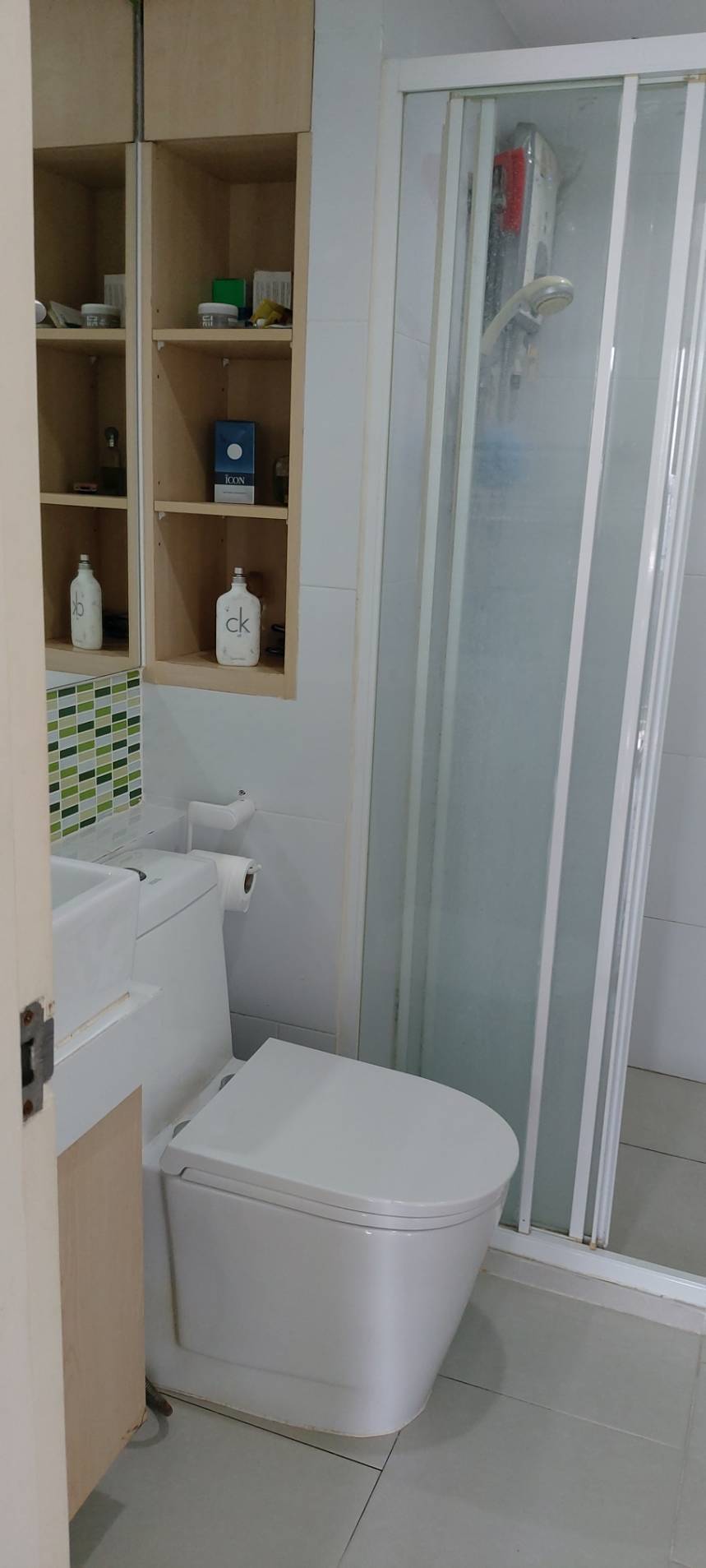 ขายคอนโด The Green Condo 3 เดอะ กรีน คอนโด 3 เฟส : 3 ชั้น: 7 แบบ 1 ห้องนอน 1 ห้องน้ำ 1 ห้องนั่งเล่นและ 1 ห้องครัว ขนาด 31.5 ตารางเมตร