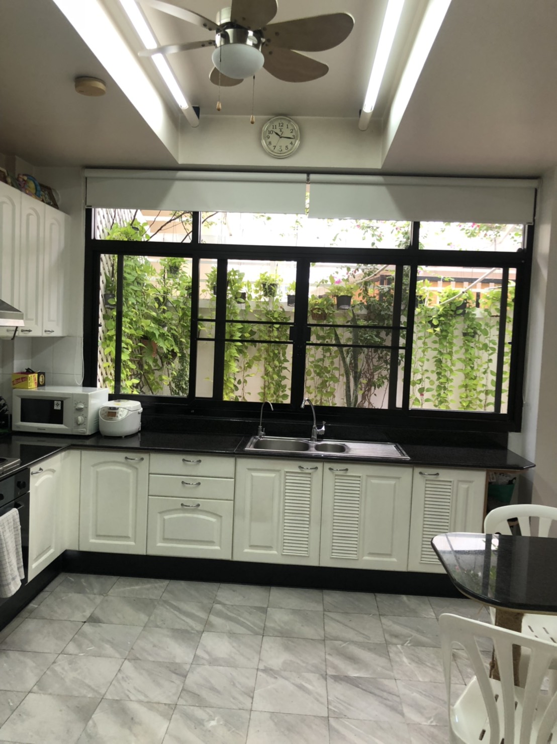 ขาย / เช่าบ้านทาวน์เฮ้าส์ ที่หมู่บ้านโฮมเพลส สุขุมวิท71 Moo Baan Home Place 4 ชั้น 4 ห้องนอน 4 ห้องน้ำ