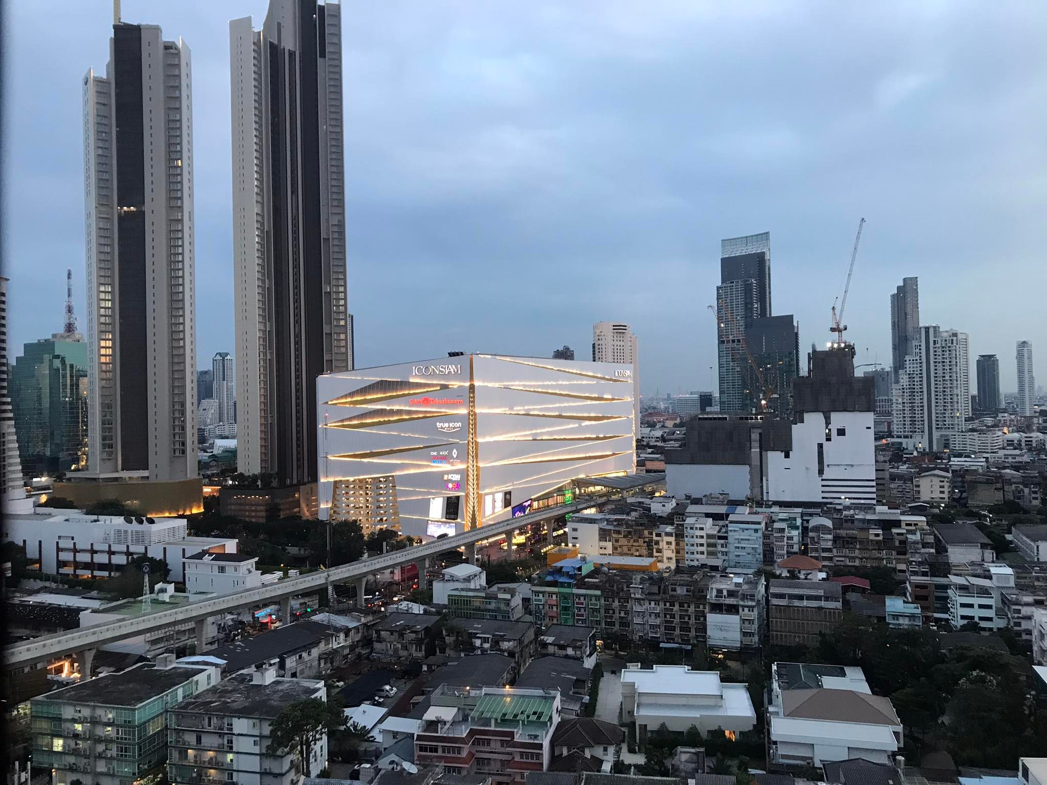 ð āđāļŦāđāđāļāđāļēāļāļāļāđāļ Supalai Premier Charoen Nakhon (āļĻāļļāļ āļēāļĨāļąāļĒ āļāļĢāļĩāđāļĄāļĩāļĒāļĢāđ āđāļāļĢāļīāļāļāļāļĢ) āļ§āļīāļ§ ICONSIAM āļŠāļļāļāļāļĨāļąāļ