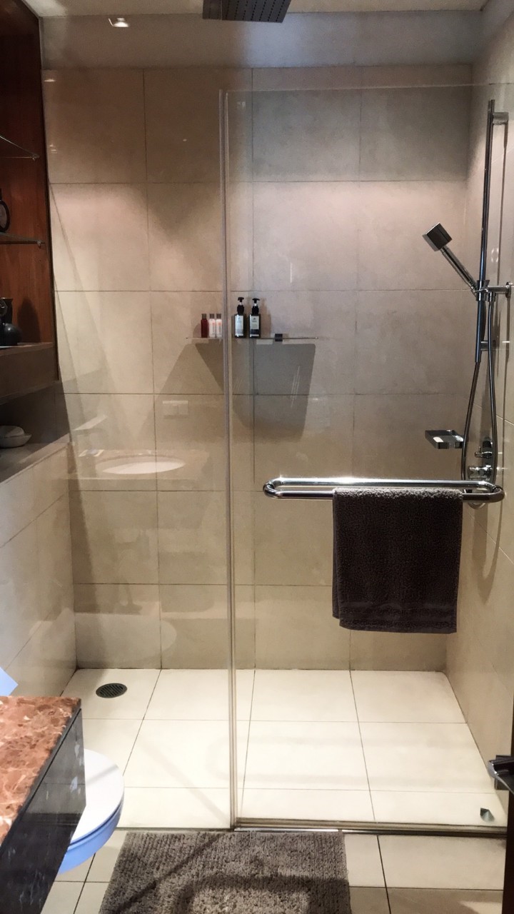 ขายคอนโด The Lakes (เดอะ เลค) (เลี้ยงสัตว์ได้) 3 ห้องนอน + 1 ห้องแม่บ้าน 4 ห้องน้ำ