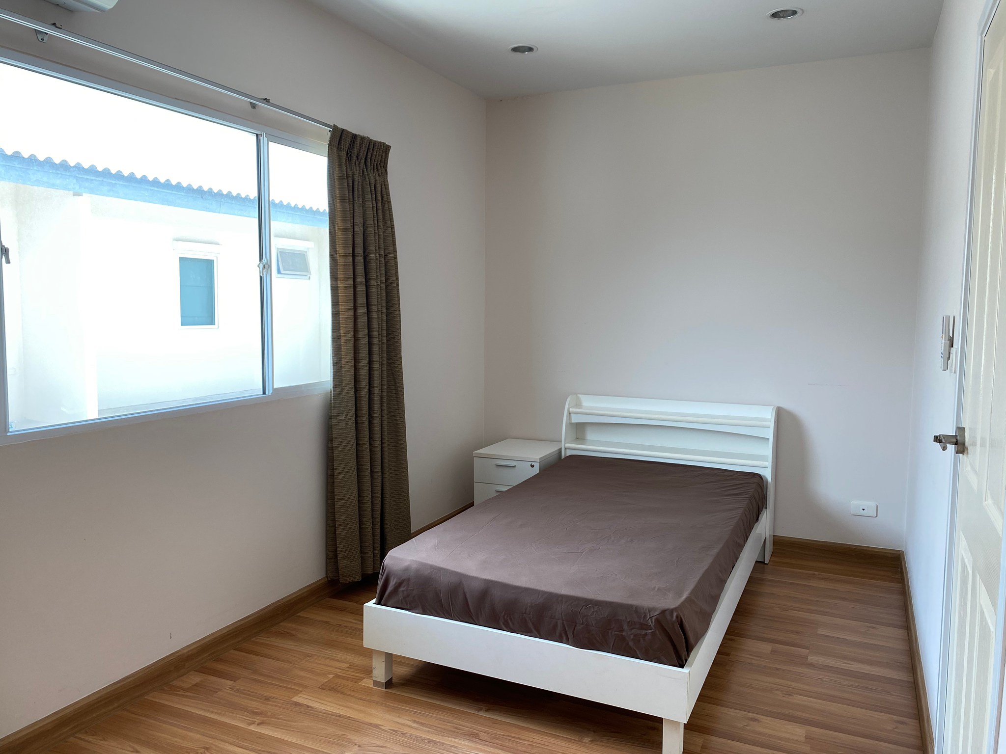 ให้เช่าทาวน์โฮม 3 ชั้น ต้นโครงการหมู่บ้านวิลเลต ซิตี้ ทำเลดี เข้าออกได้หลายทางทั้งซอยอ่อนนุช 39