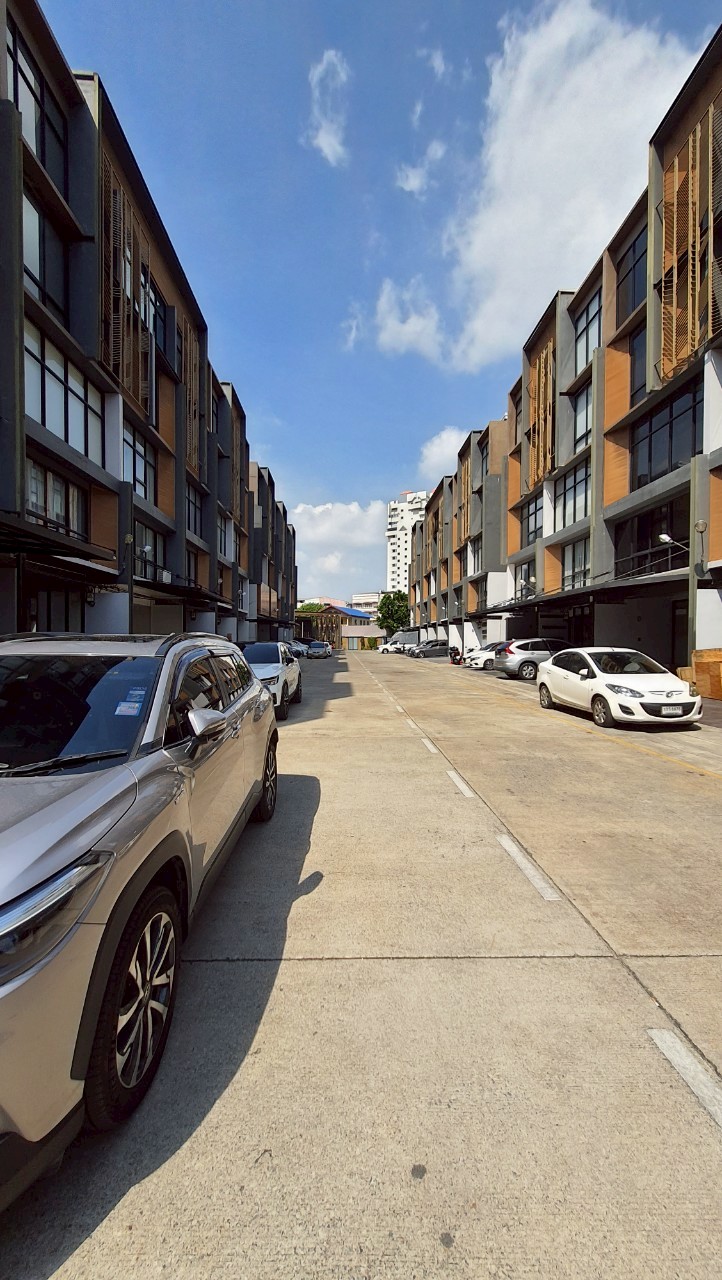 ขาย / เช่า โฮมออฟิศโครงการ เดอะ ไพรด์ สุขุมวิท 77 - The Pride Sukhumvit 77 4 ชั้นครึ่ง