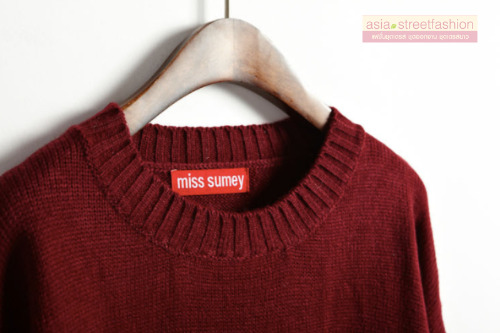 Sweater เสื้อสเวทเตอร์แขนยาว สีแดงเลือดหมู ทรงสวย จะใส่เดี่ยวไหรือใส่โค้ทคลุมก็เริ่ด