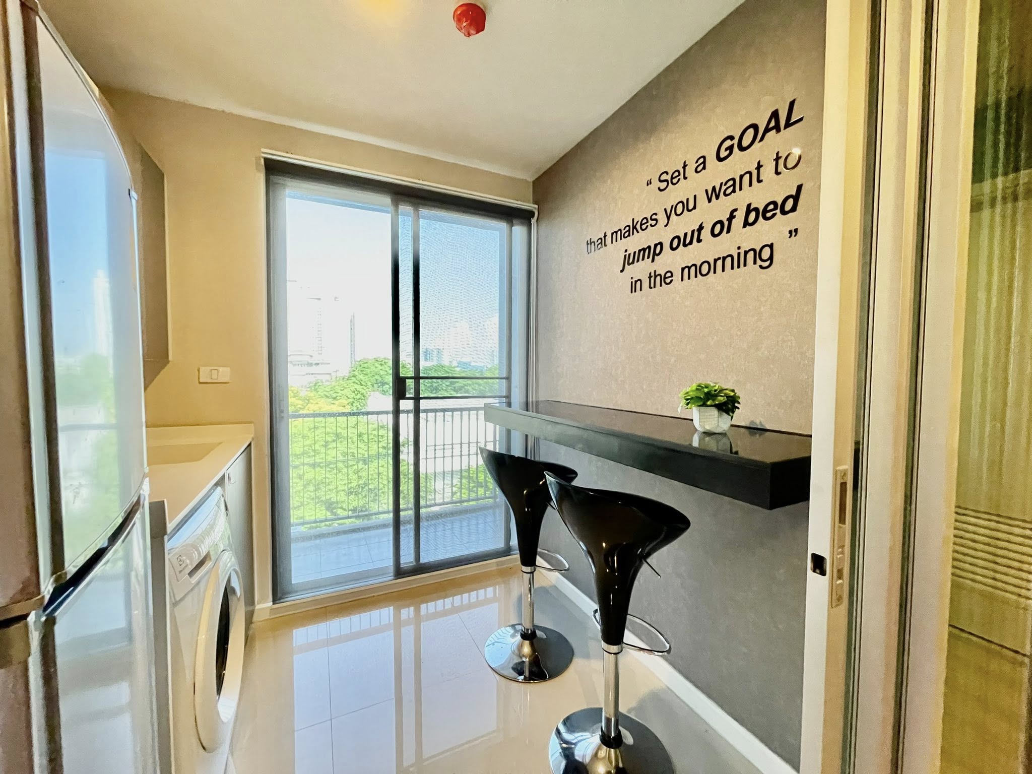 💥 ตัดใจขาย!!! ทุบราคาด่วนเพียง 2.99 ล้านบาท Metro Luxe พระราม 4 (Metrolux Rama 4)