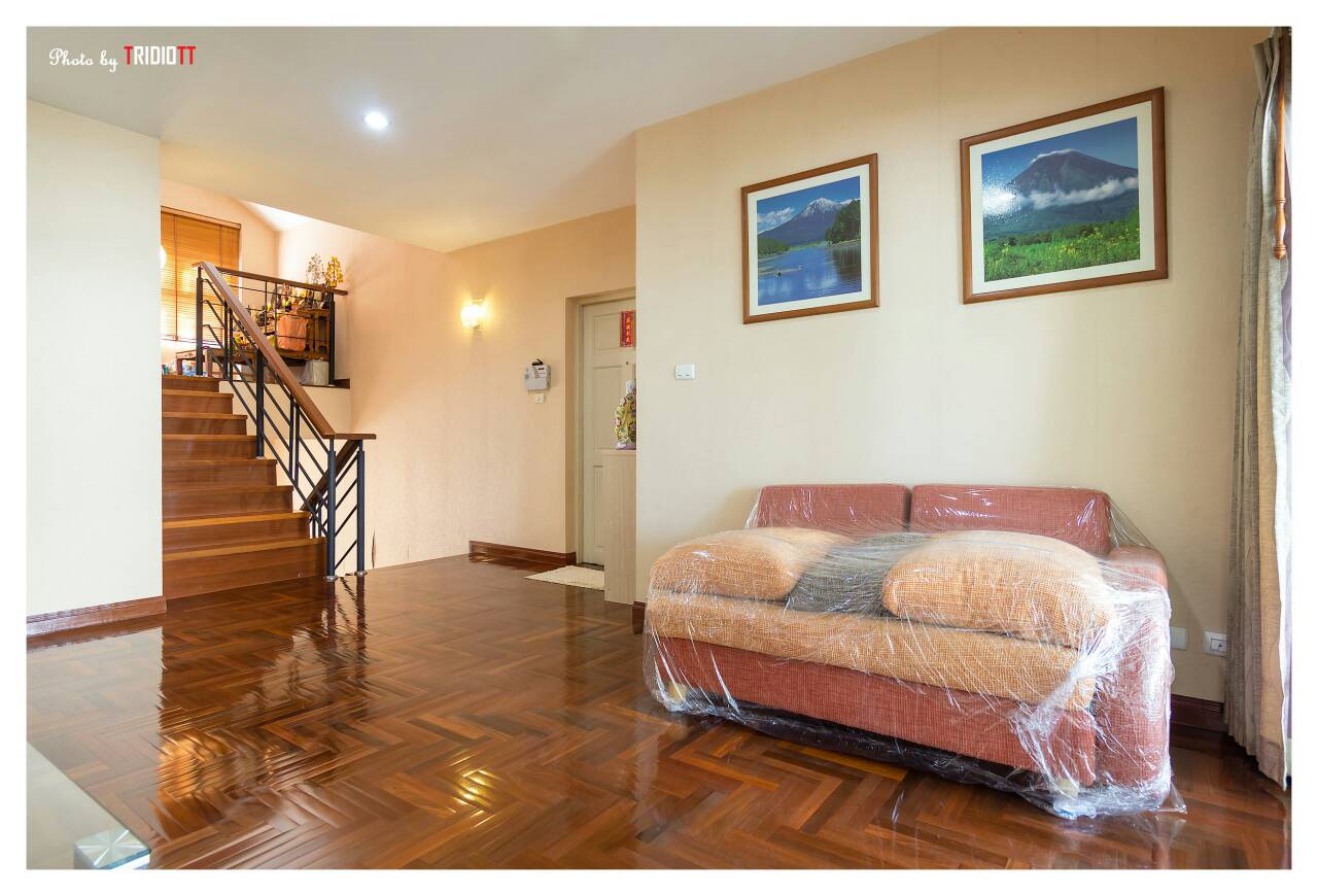 ขายบ้านเดี่ยว 2 ชั้น หมู่บ้านไชยลดา ถนนรามคำแหง ( ซอย มีสทีน ) 3 ห้องนอน 3 ห้องน้ำ (มีห้องคนรับใช้แยกส่วนต่างหาก) เนื้อที่101ตร.ว