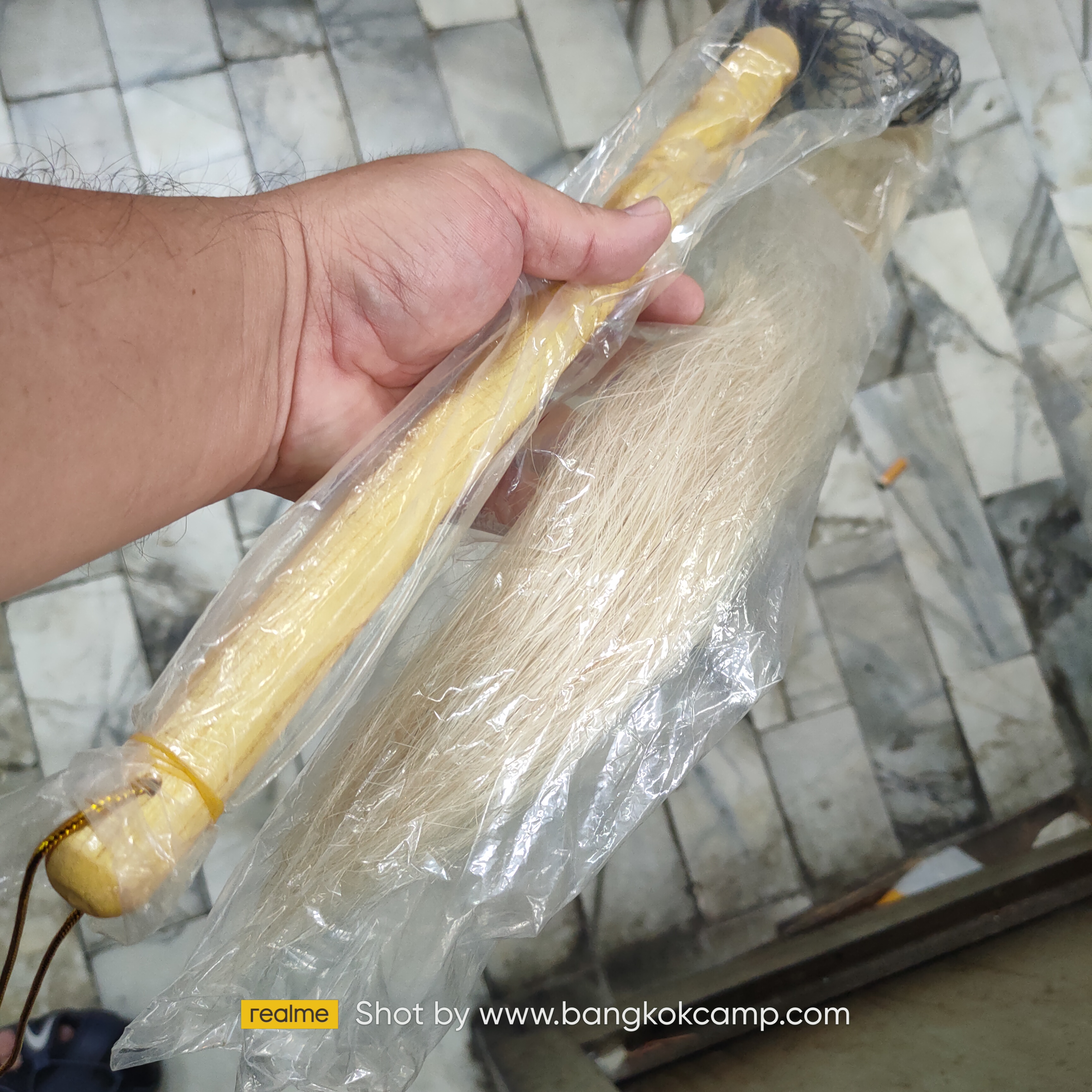 แส้ขนจามรีแท้ ด้ามไม้ ใหม่เก่าเก็บ ไม่ผ่านการใช้