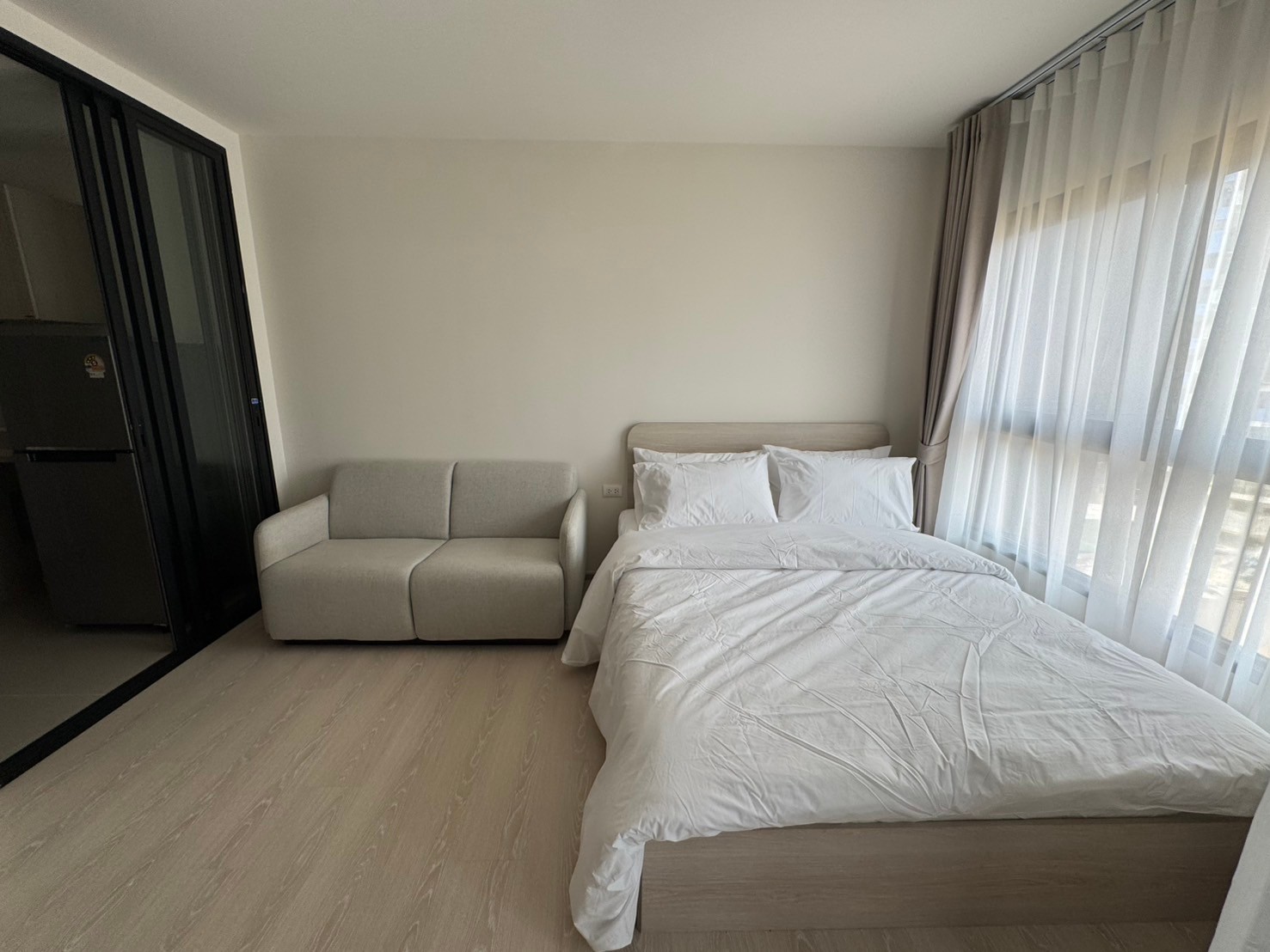 ให้เช่าคอนโดใหม่ใกล้ ม.ธรรมศาสตร์ มีรถรับ-ส่งถึงหน้า ม. dcondo Shine Rangsit (ดีคอนโด ชายน์ รังสิต) ห้องใหม่ไม่เคยปล่อยเช่า ด่วนก่อนเต็มนะจ๊ะ