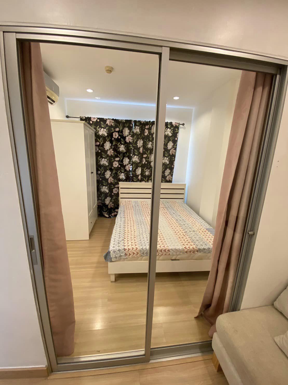 ให้เช่า / ขายคอนโด the kith sukhumvit 113 วัดด่าน 1 ห้องนอน ขนาด 28.5 ตึก C ห้อง 334/148 ชั้น 6 อาคาร 7 ชั้น อยู่ชั้น 6 ดีที่สุดในโครงการ