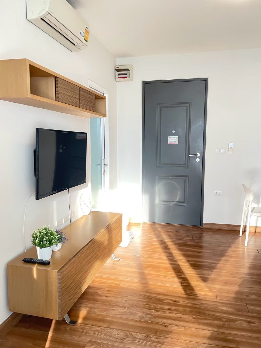 ให้เช่าคอนโด ไอบิซ่า คอนโด อาร์ซีเอ / For Rent Ibiza Condo RCA (English below)