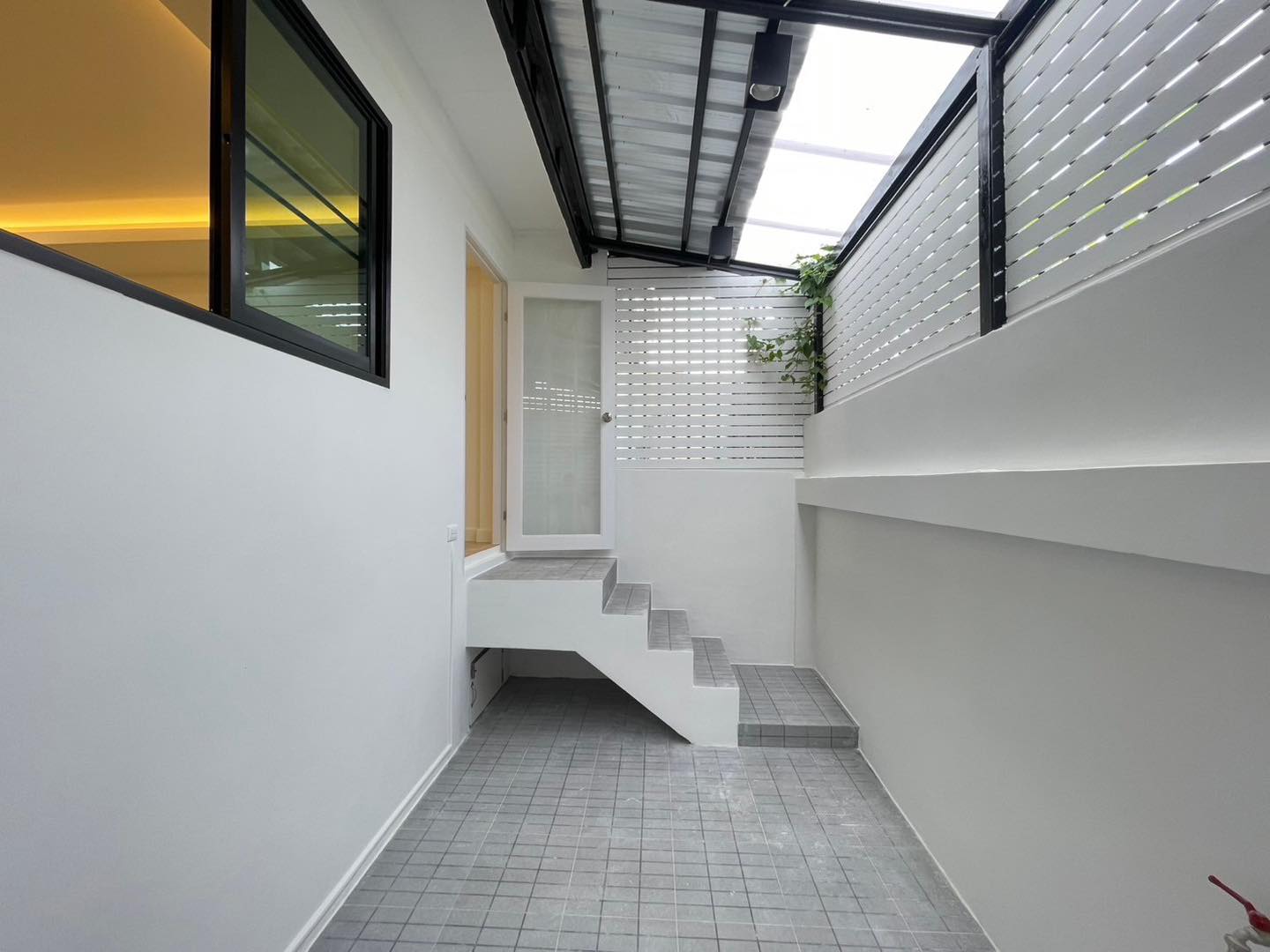 ด่วน! ทาวน์โฮม 3 ชั้น ติวานนท์ 43 ใกล้ MRT สามัคคี ✨ รีโนเวทใหม่หมดจด! ราคาพิเศษ ฿3.99 ล้าน