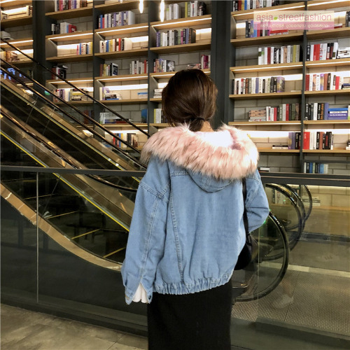 เสื้อกันหนาว ช่วงตัวเป็นผ้ายีนส์ ด้านในบุขนช่วงตัว ช่วงแขนบุซับในกันลม พร้อมขนเฟลอฟูนุ่มมาก งานดี การรันตีจ้า มี 3 สีน้า ขนสีเทา