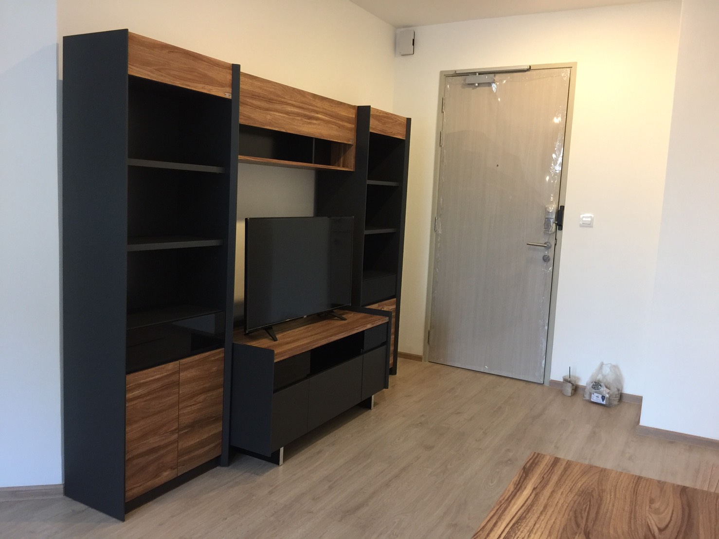 รหัสทรัพย์ 48860 ให้เช่าคอนโด ไอดีโอ คิว จุฬา-สามย่าน / Ideo Q Chula-Samyan ห้องสตูดิโอ ขนาดพื้นที่ 30 ตรม ชั้น 17 ตกแต่งครบพร้อมอยู่ ราคาเช่า 26,000 บาทต่อเดือน สัญญาเช่า 1 ปี