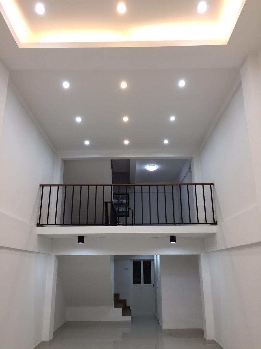 ให้เช่าตึกแถว ติดถนนอ่อนนุช 4 ชั้น ปากซอยอ่อนนุช 47 ค่าเช่า 35,000 บาท / เดือน