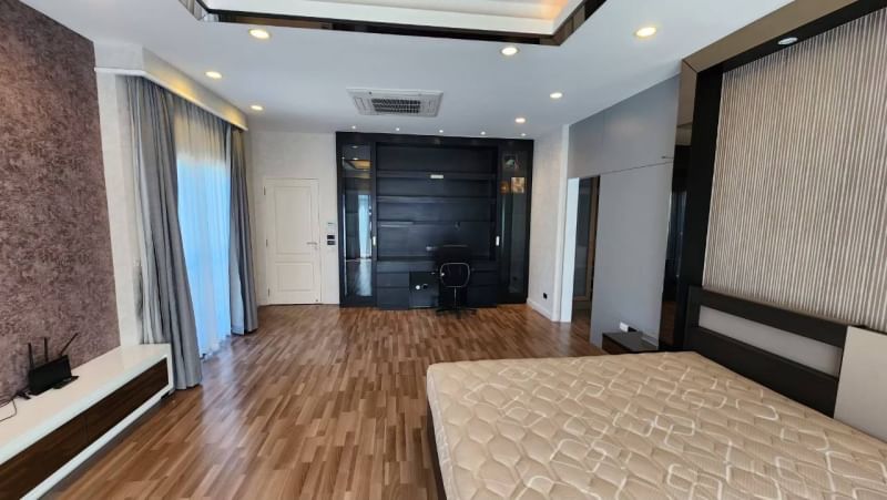 ให้เช่า บ้านเดี่ยว 3 ชั้นหรู ใหญ่ หมู่บ้าน ลุมพินี สวนหลวงร 9 ซอยเฉลิมพระเกียรติ 40/1 หนองบอน ประเวศ กรุงเทพ ห้องนอนใหญ่มาก