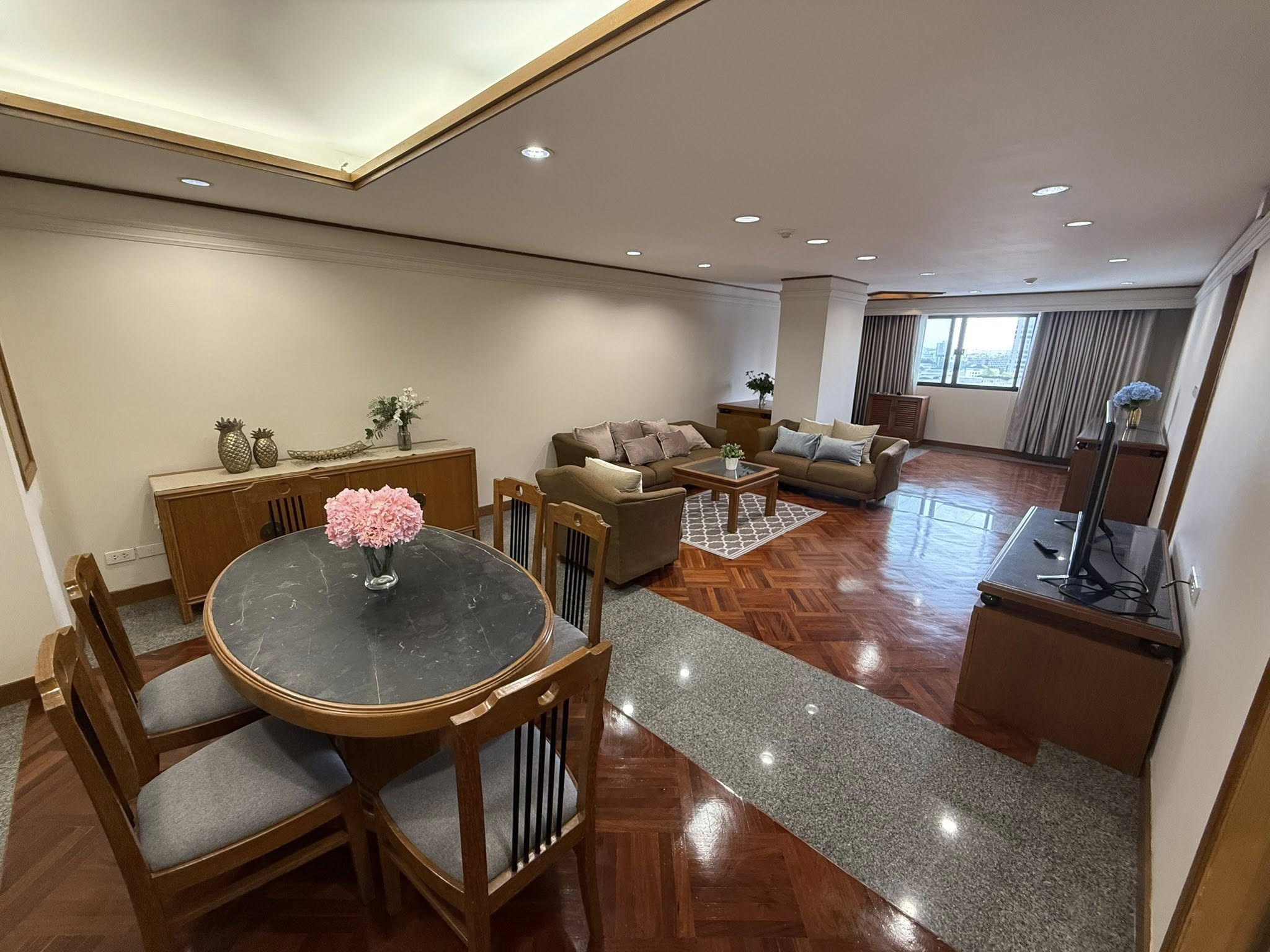 ✨ ให้เช่า United Tower Thonglor (ยูไนเต็ด ทาวเวอร์ ทองหล่อ) ✨คอนโดหรู 2 ห้องนอน ใจกลางทองหล่อ ติดถนนสุขุมวิท 55 (ซอยทองหล่อ 17)