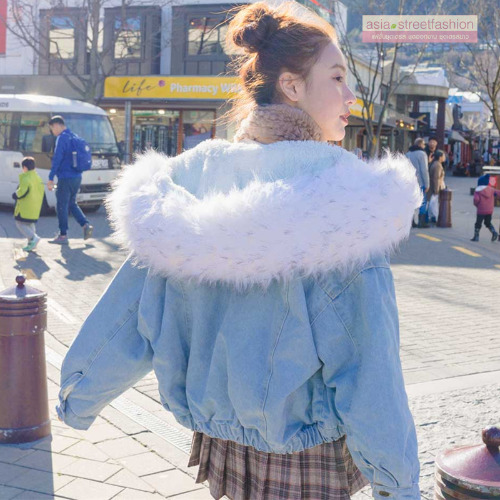 เสื้อกันหนาว ช่วงตัวเป็นผ้ายีนส์ ด้านในบุขนช่วงตัว ช่วงแขนบุซับในกันลม พร้อมขนเฟลอฟูนุ่มมาก งานดี การรันตีจ้า มี 3 สีน้า ขนสีเทา