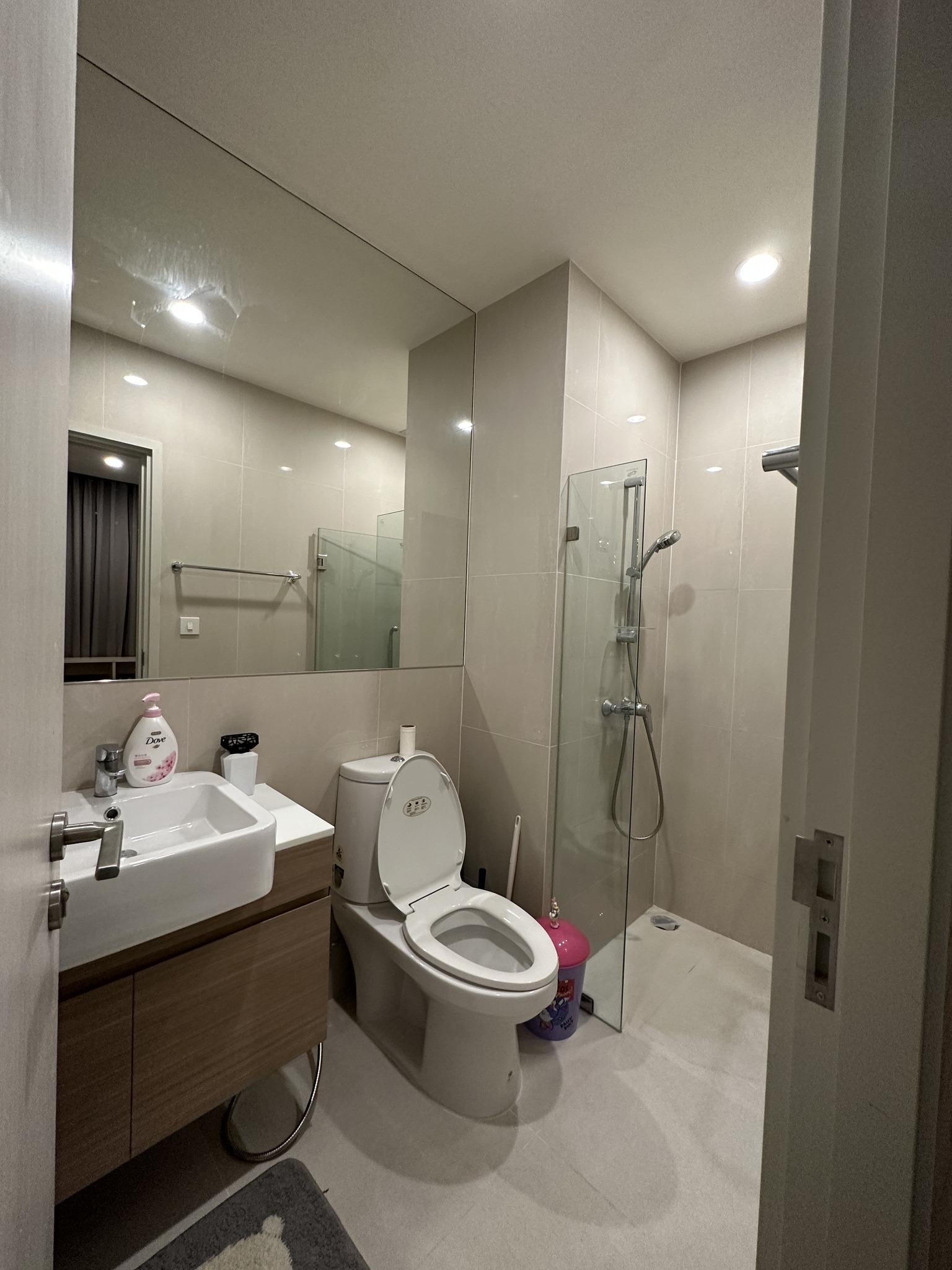 ให้เช่าคอนโด Noble Revolve Ratchada1 1 ห้องนอน 1 ห้องน้ำ ขนาด 26 ตรม ชั้น 28 ติด MRT