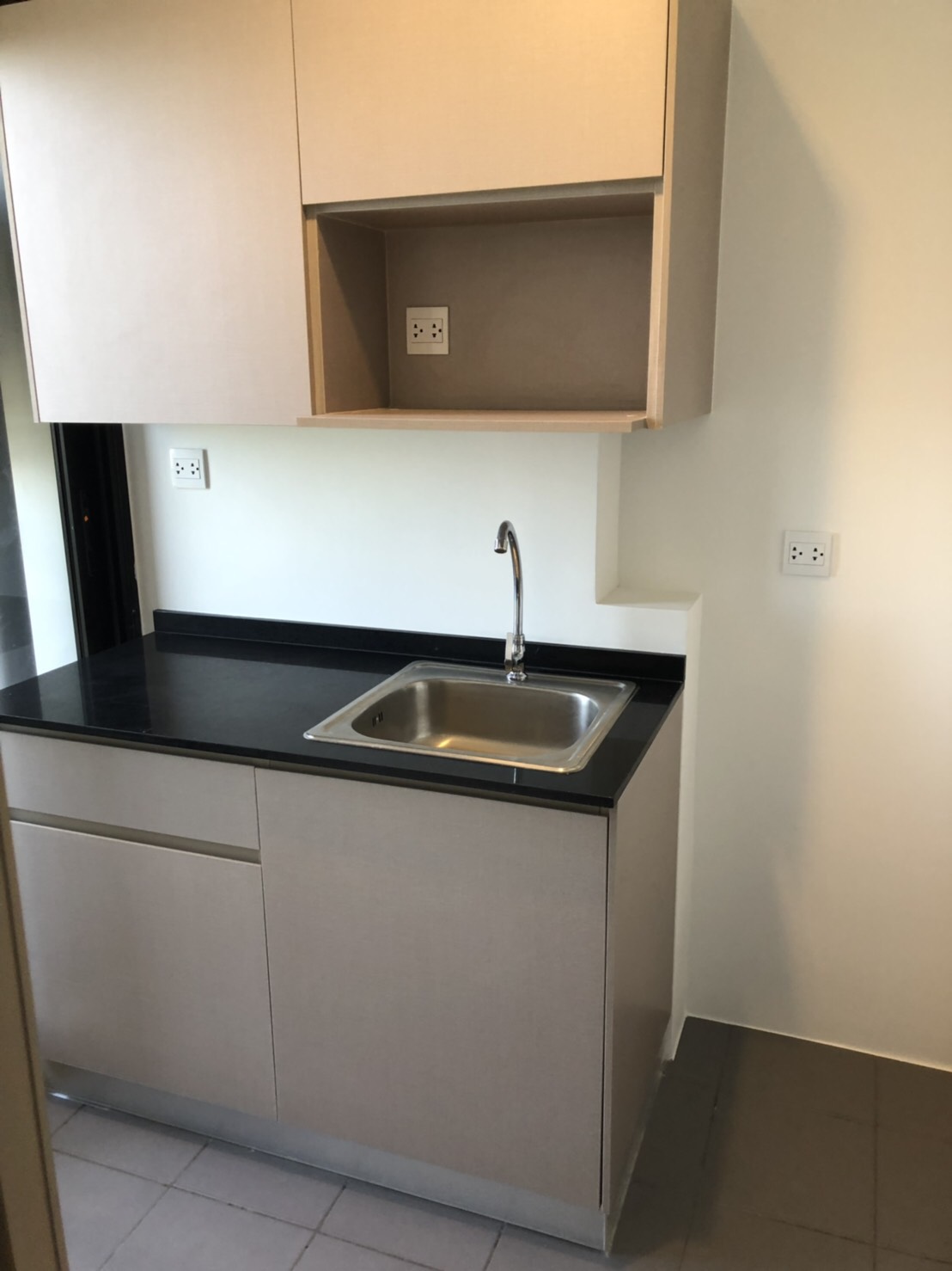 ขายคอนโด The Politan Rive เดอะ โพลิแทน รีฟ 1 ห้องนอน(1 bedroom) 1 ห้องน้ำ(1 bathroom) 1 ห้องรับแขก(1 living room) 1 ห้องครัว(1 pantry)