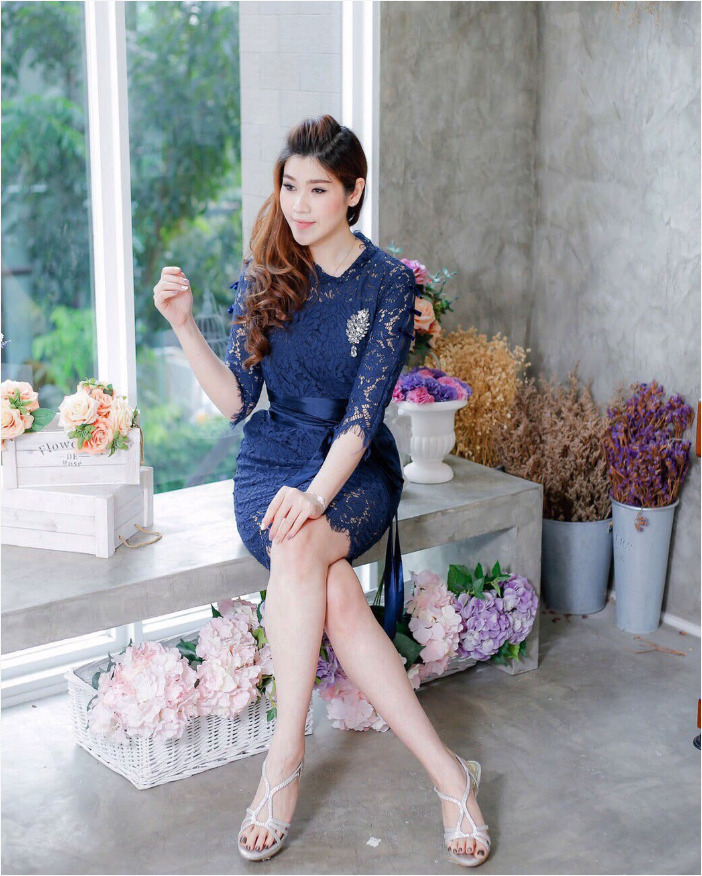 ชุดเดรสออกงานสีน้ำเงิน ชุดไปงานแต่งงานสีน้ำเงิน เดรสลูกไม้สั้นเข้ารูป แขนสี่ส่วน