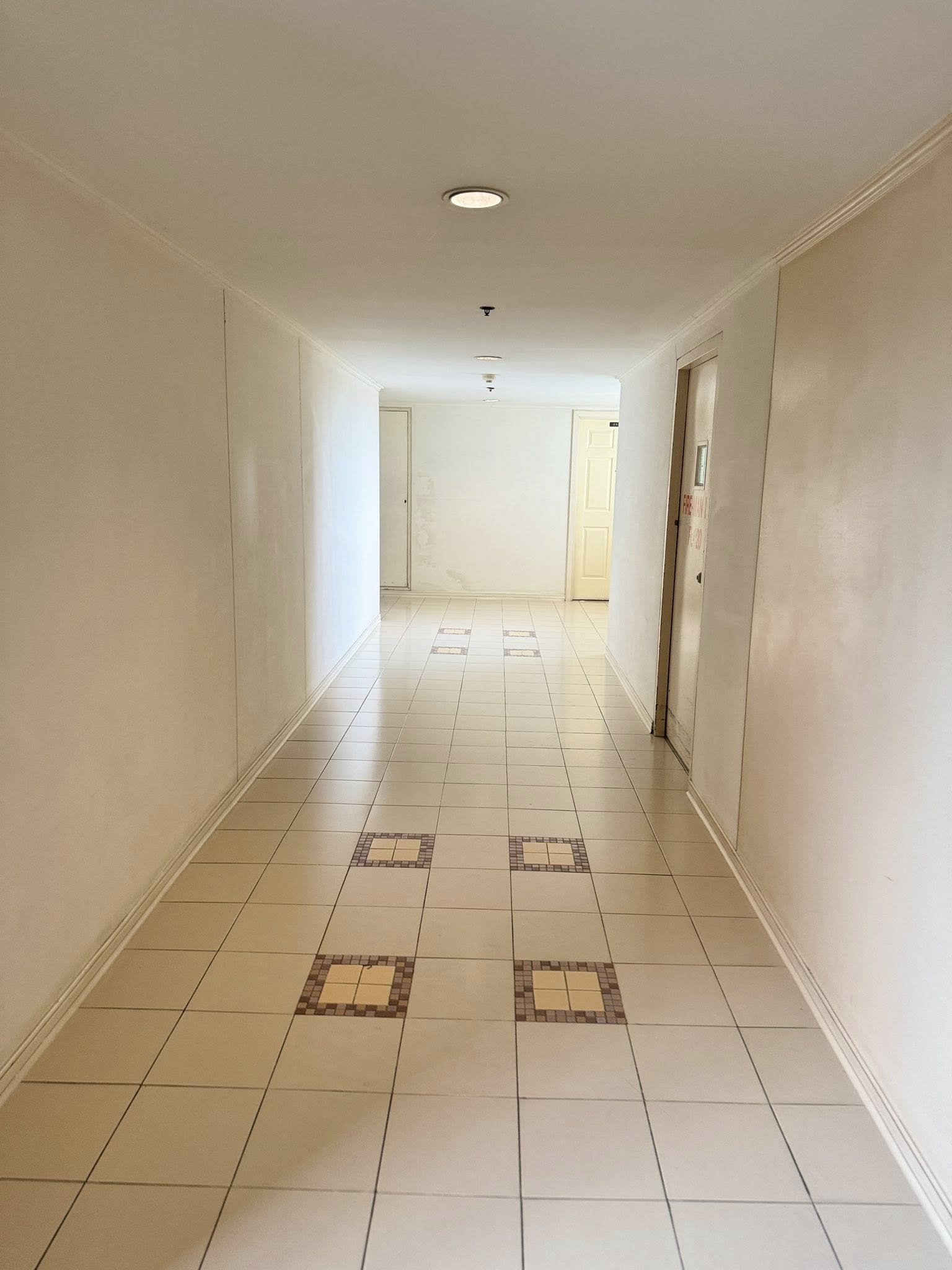 ขาย / เช่า คอนโด Lumpini Place Pinklao 2 (ลุมพินี เพลส ปิ่นเกล้า 2) ชั้น 20 ขนาด 38.60 ตร.ม. วิวถนนใหญ่ พร้อมเข้าอยู่ได้เลย